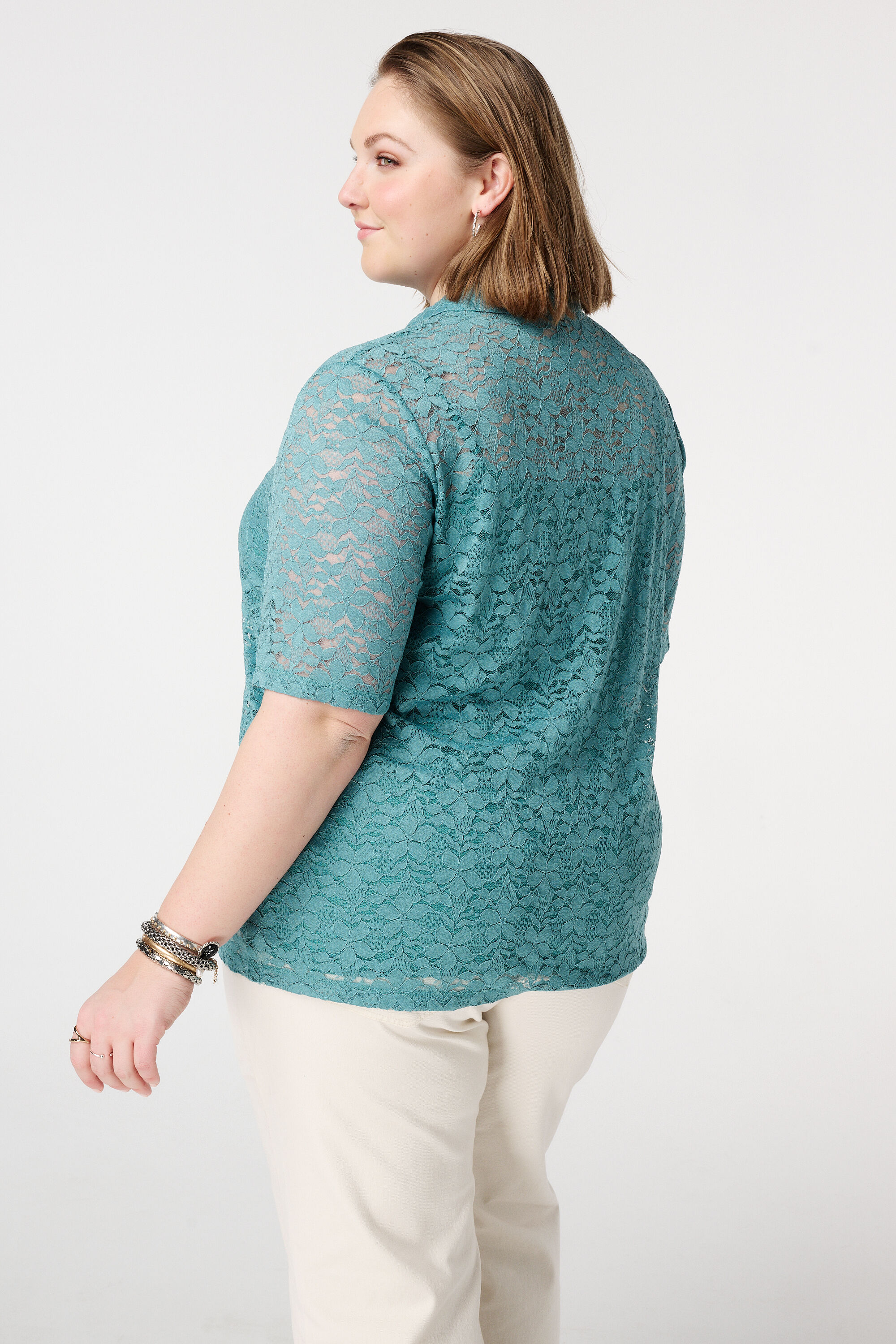 Top de encaje con mangas cortas image number 3