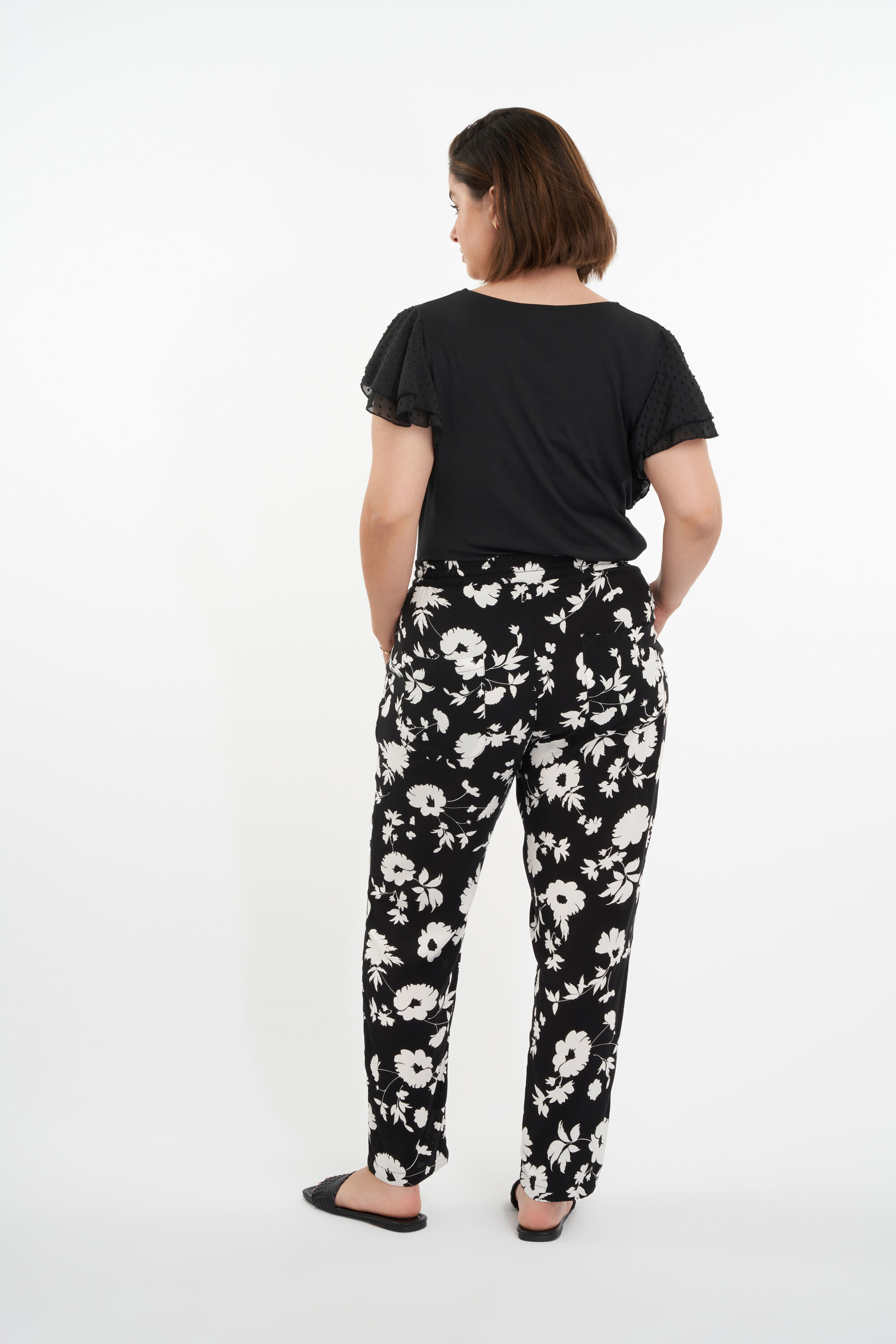 Pantalones holgados con estampado image number 3