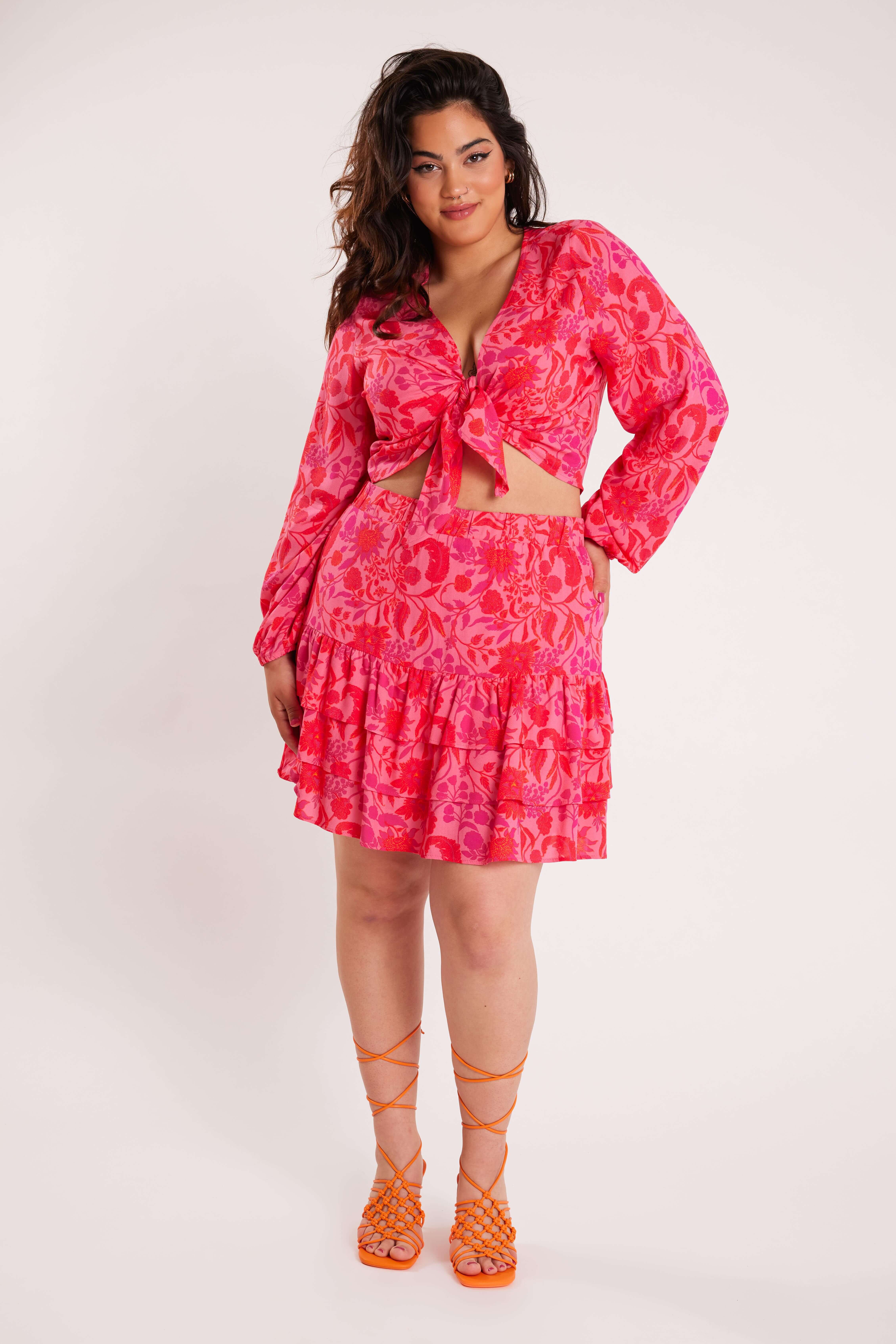 Top corto con un lazo image number 7