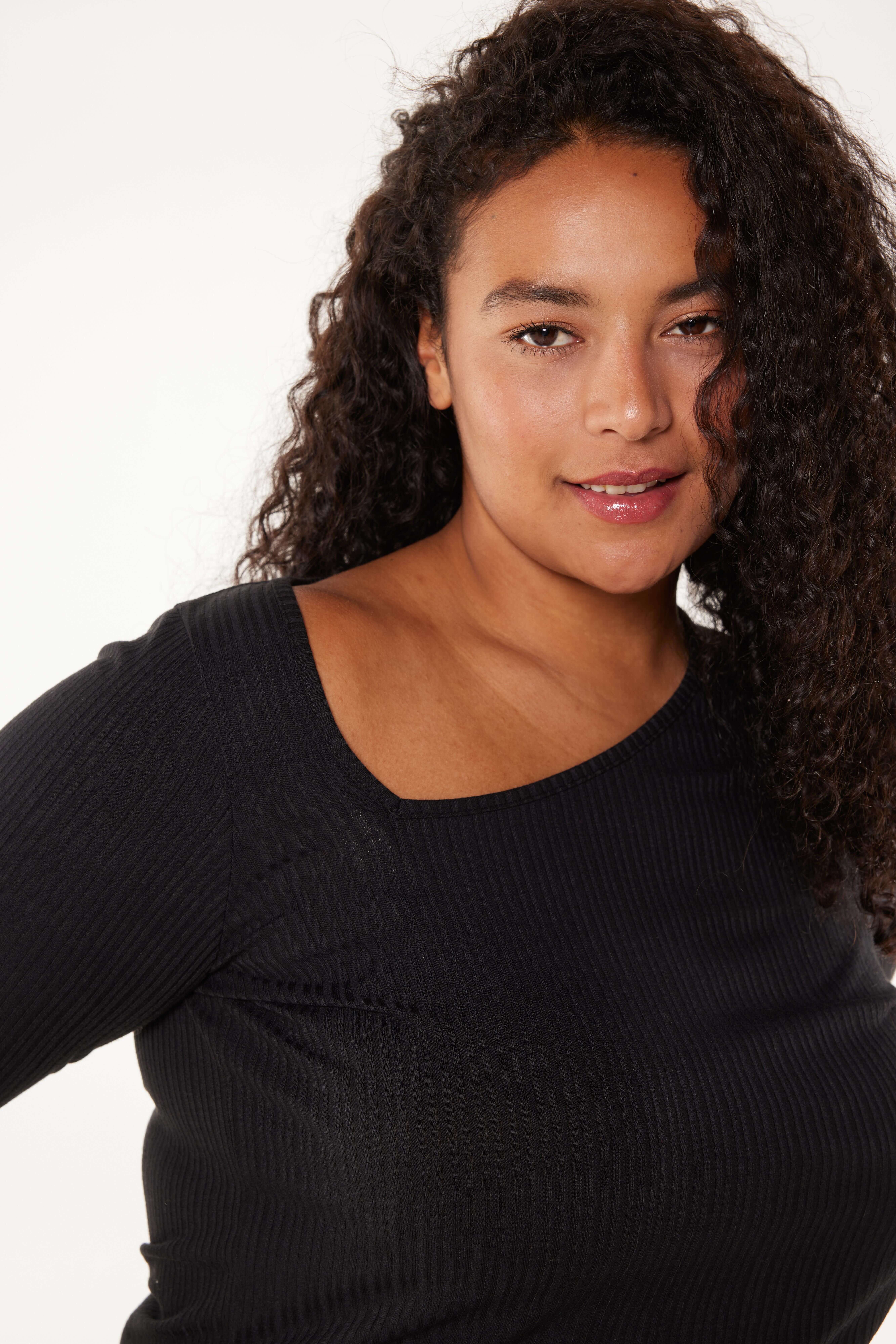 Top acanalado asim&eacute;trico image number 4