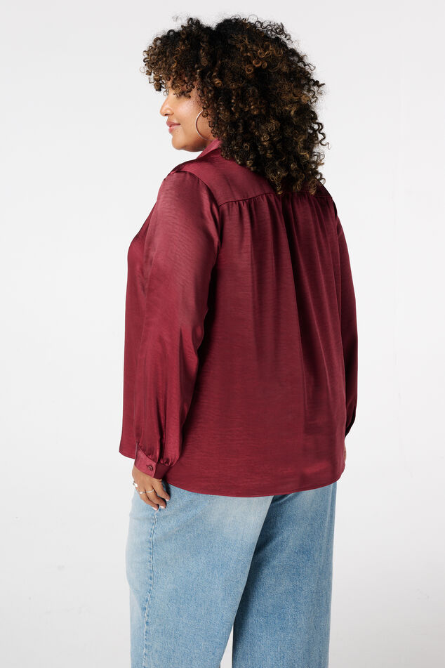 Blusa con aspecto satinado image number 3