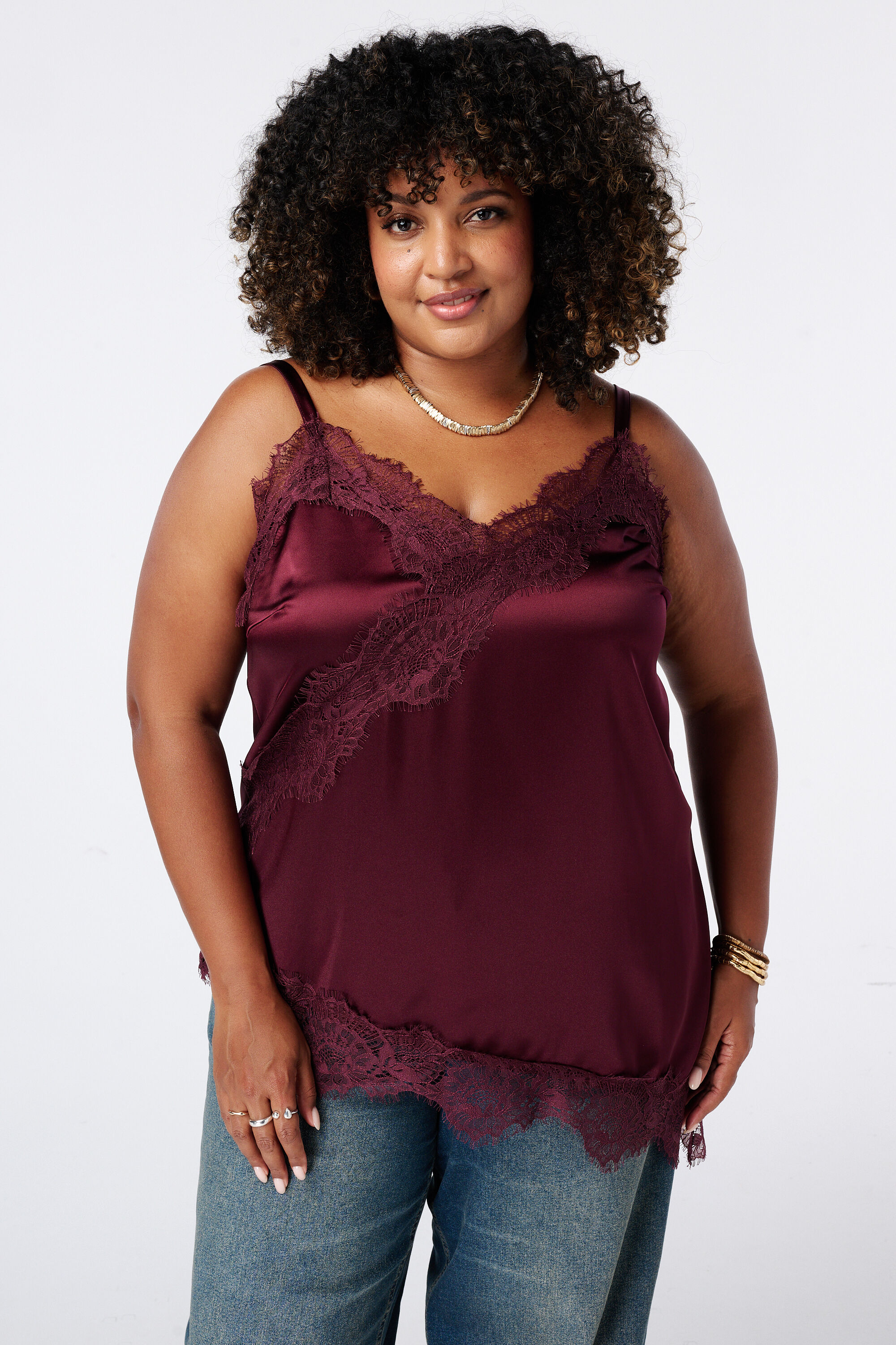Blusa asim&eacute;trica con encaje