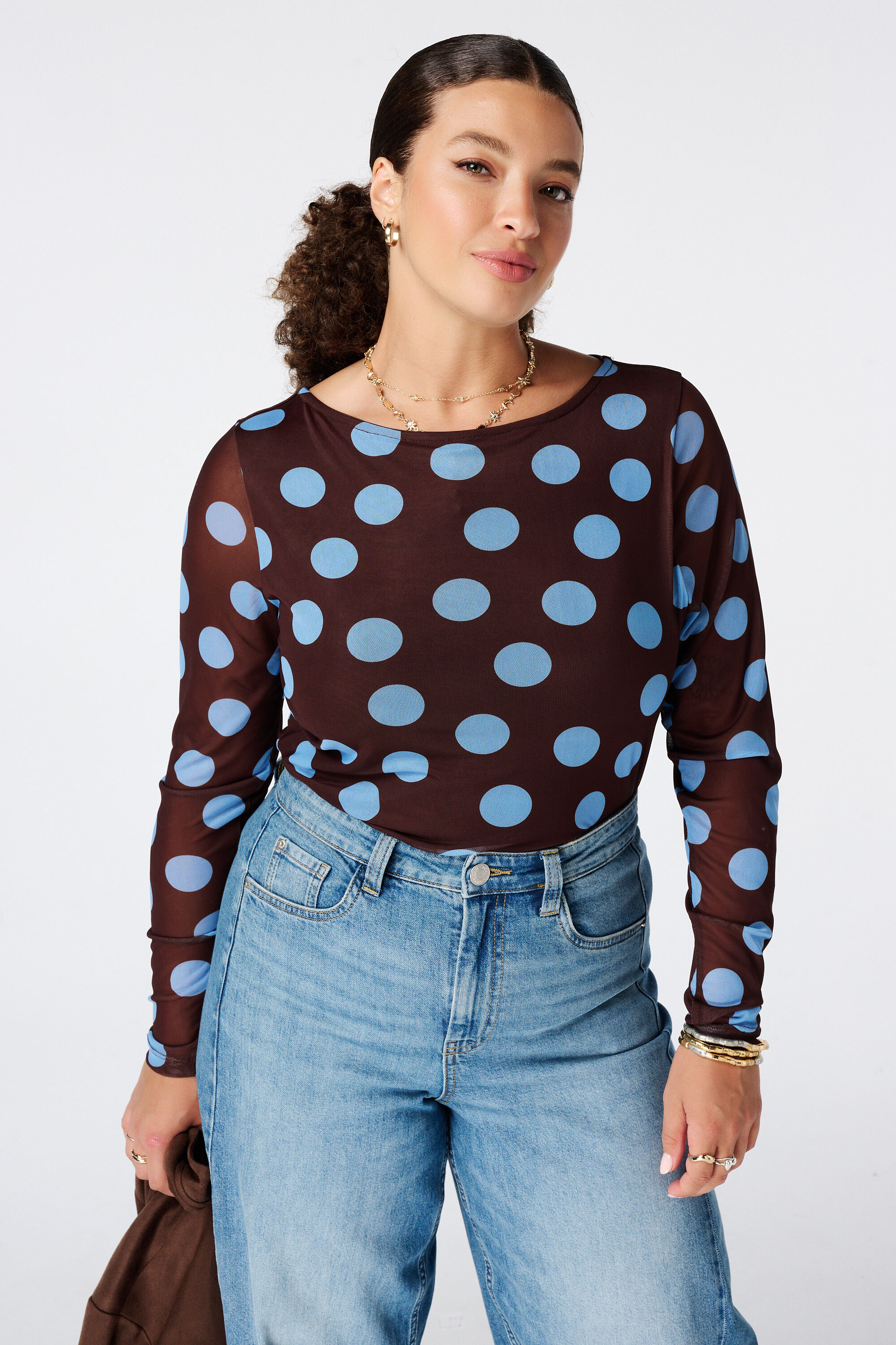 Top de malla drapeado con lunares
