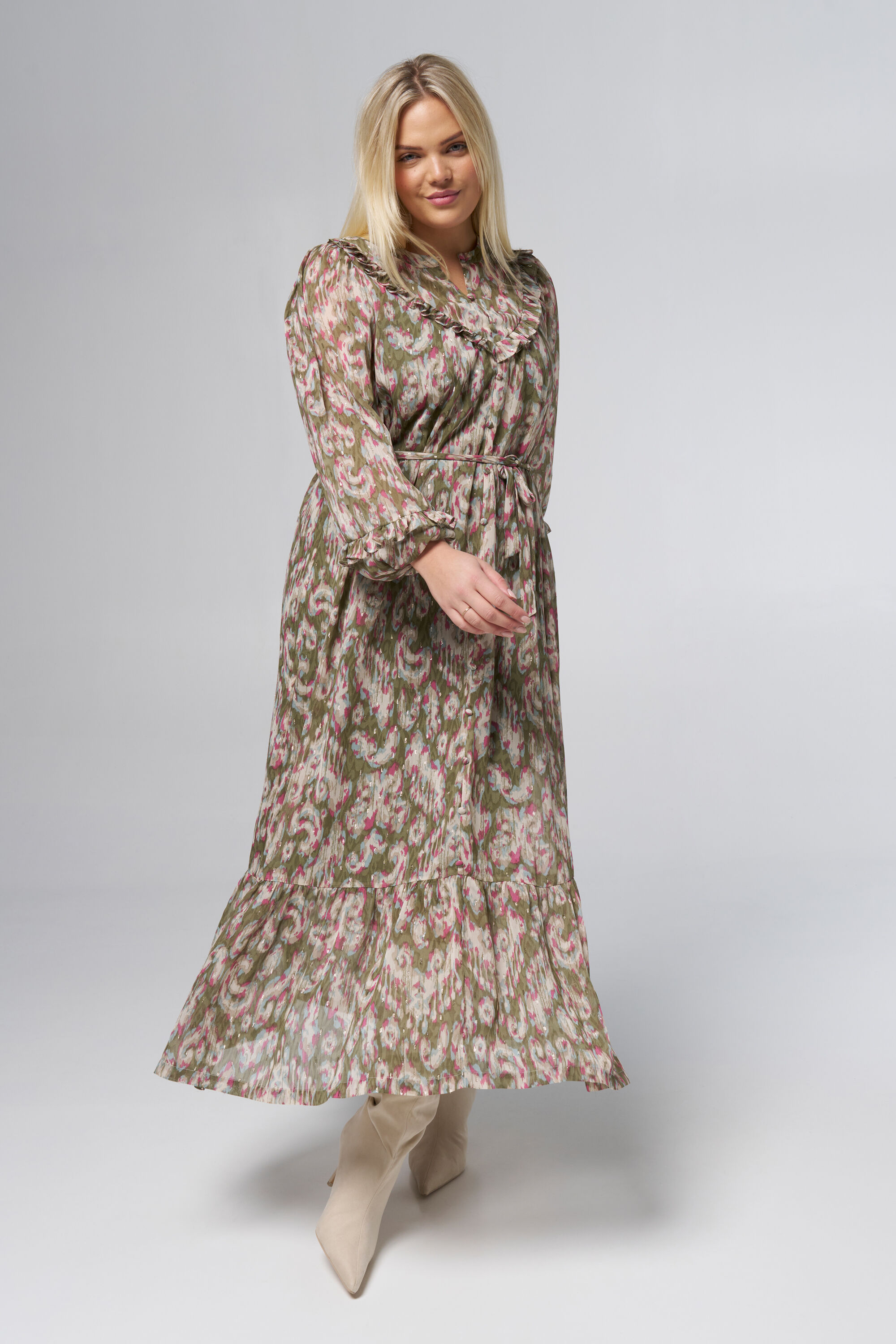 Vestido maxi colorido con detalles met&aacute;licos image number 5