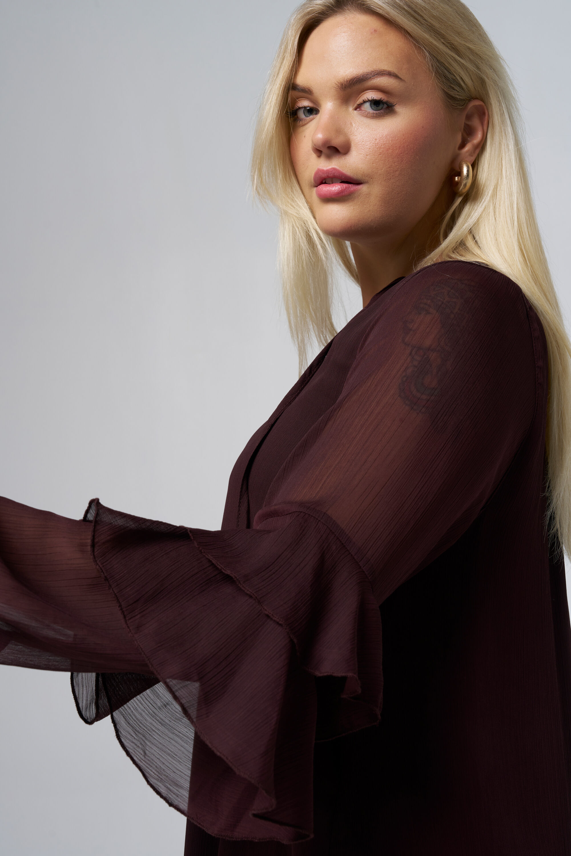 Vestido con mangas de volante image number 4