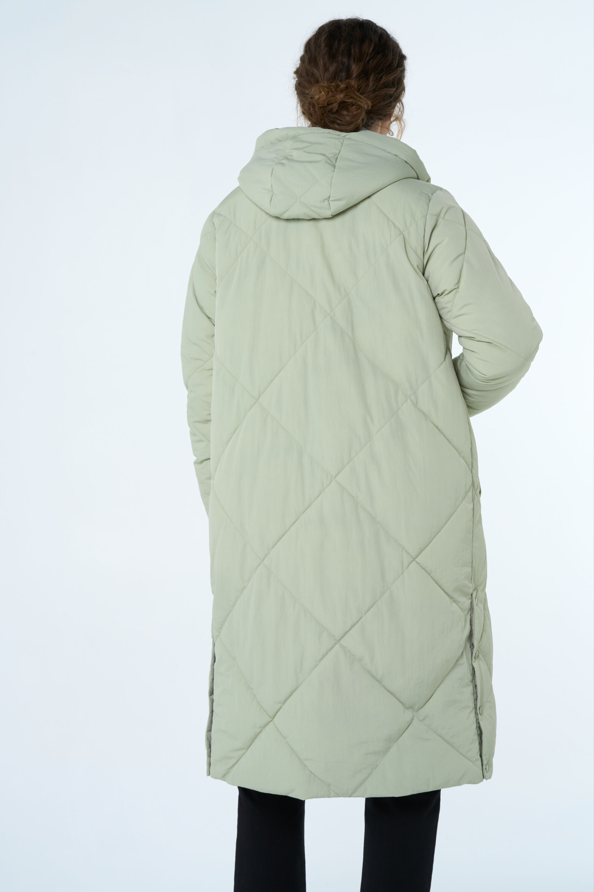 Chaqueta acolchada larga con capucha image number 4