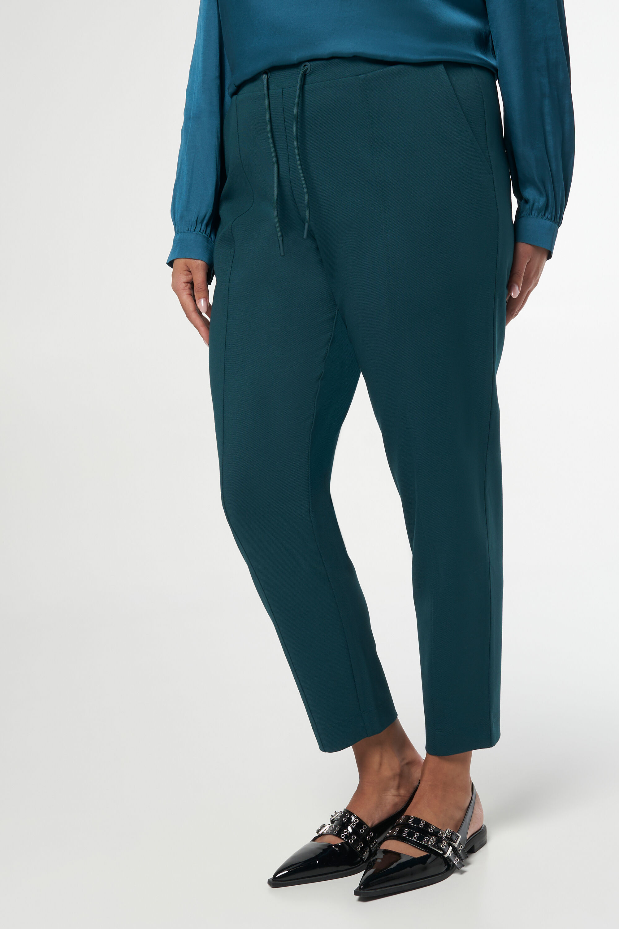 Pantal&oacute;n con cord&oacute;n image number 5