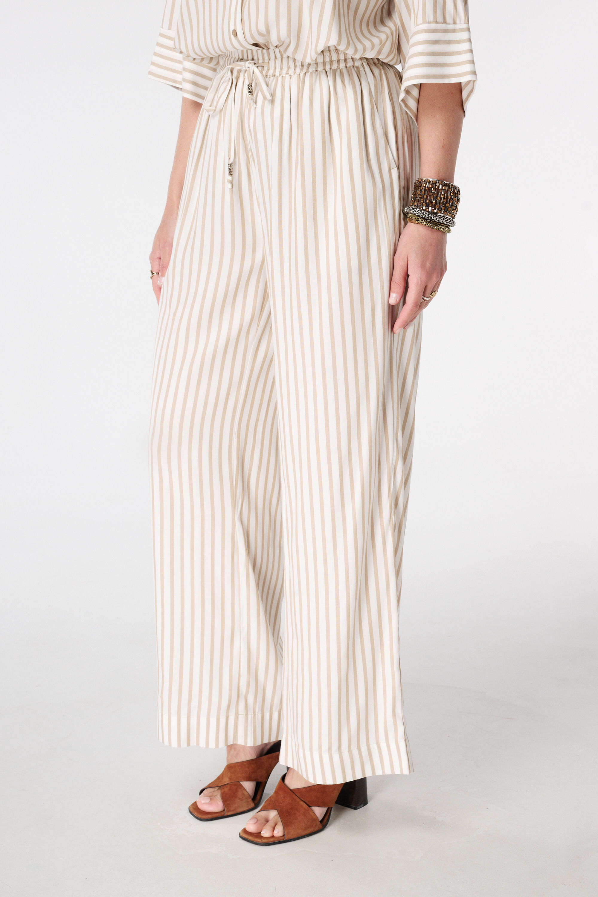 Pantal&oacute;n de lino a rayas image number 5