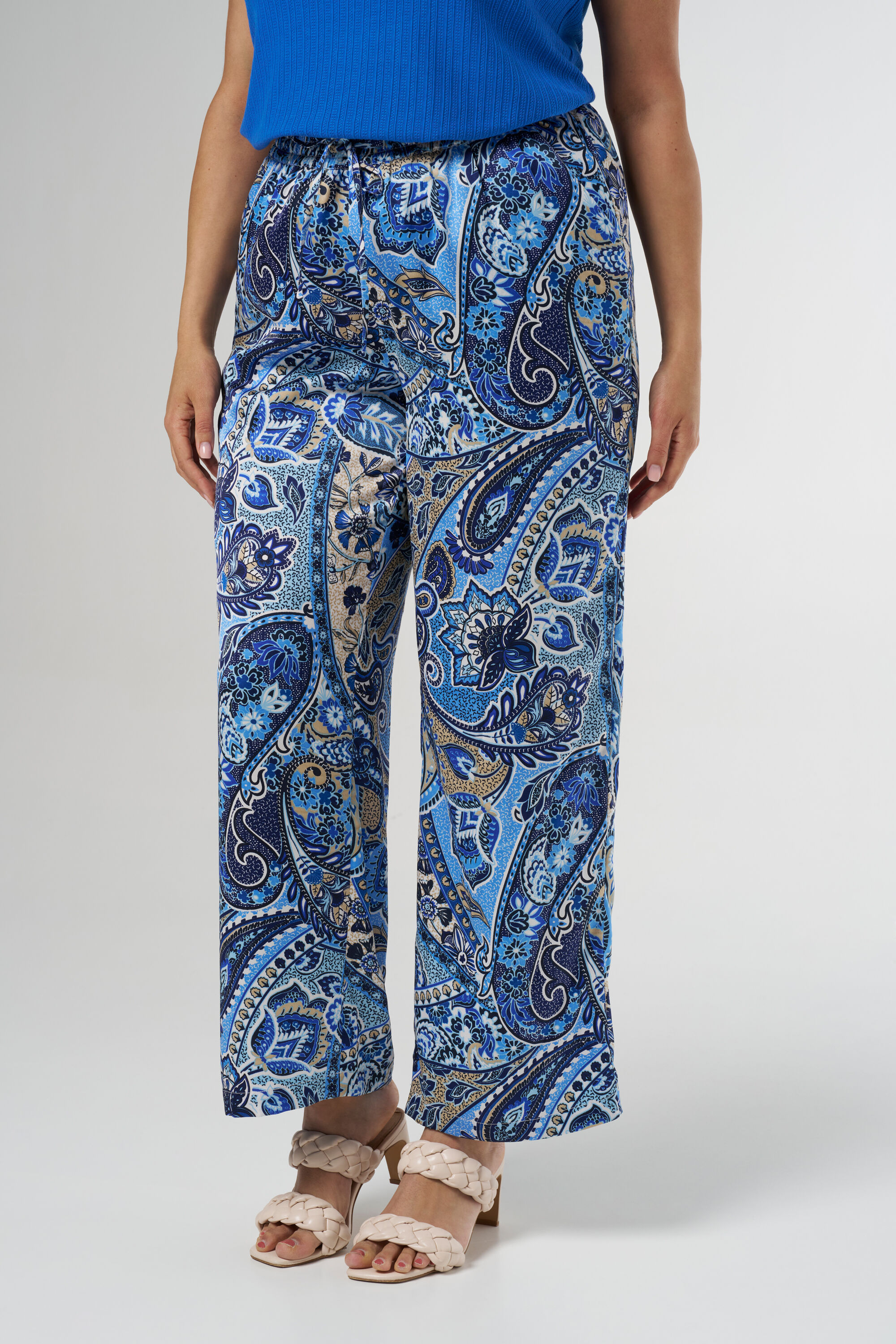 Pantalones holgados con estampado image number 5