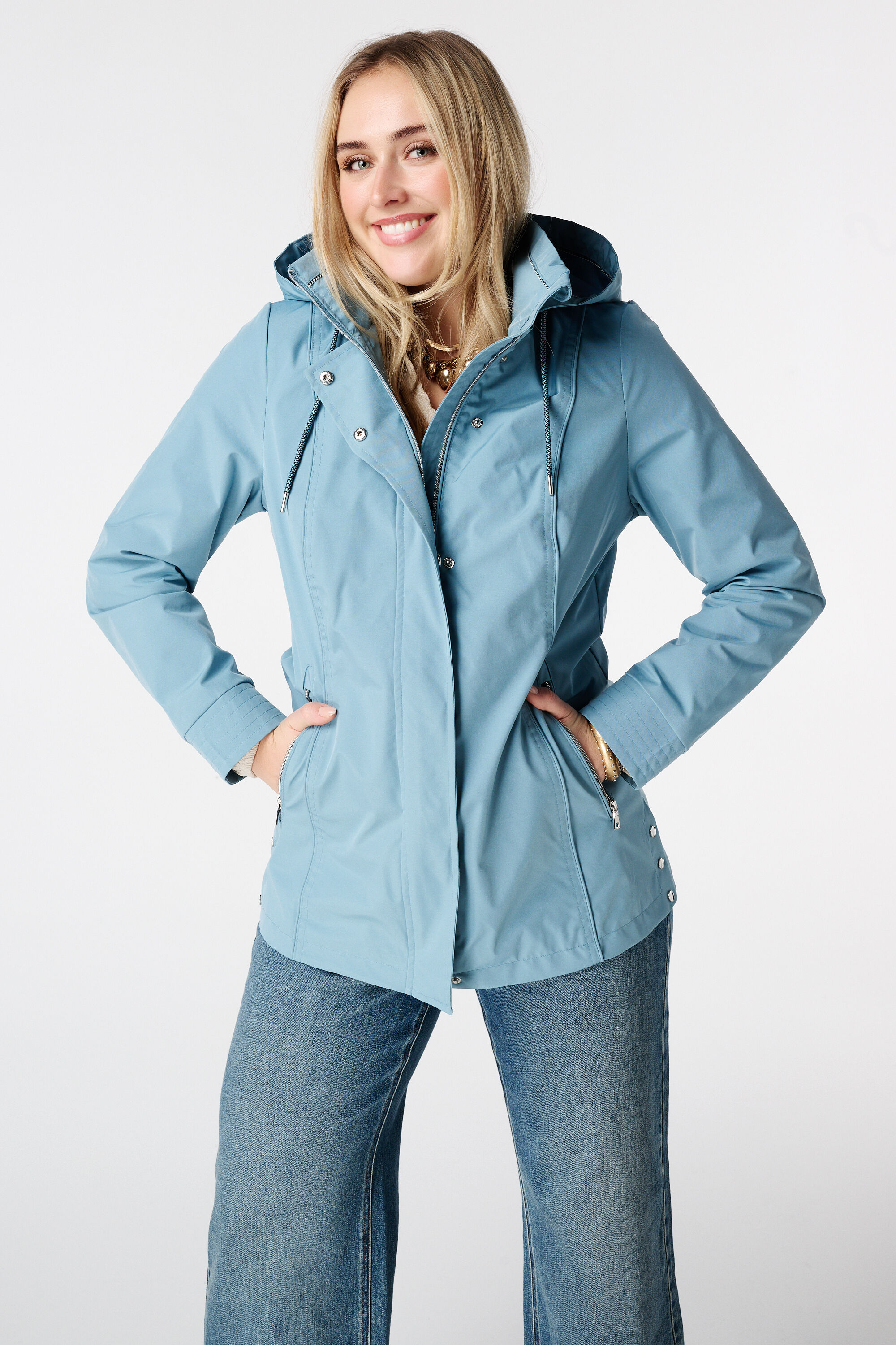 Chaqueta con capucha