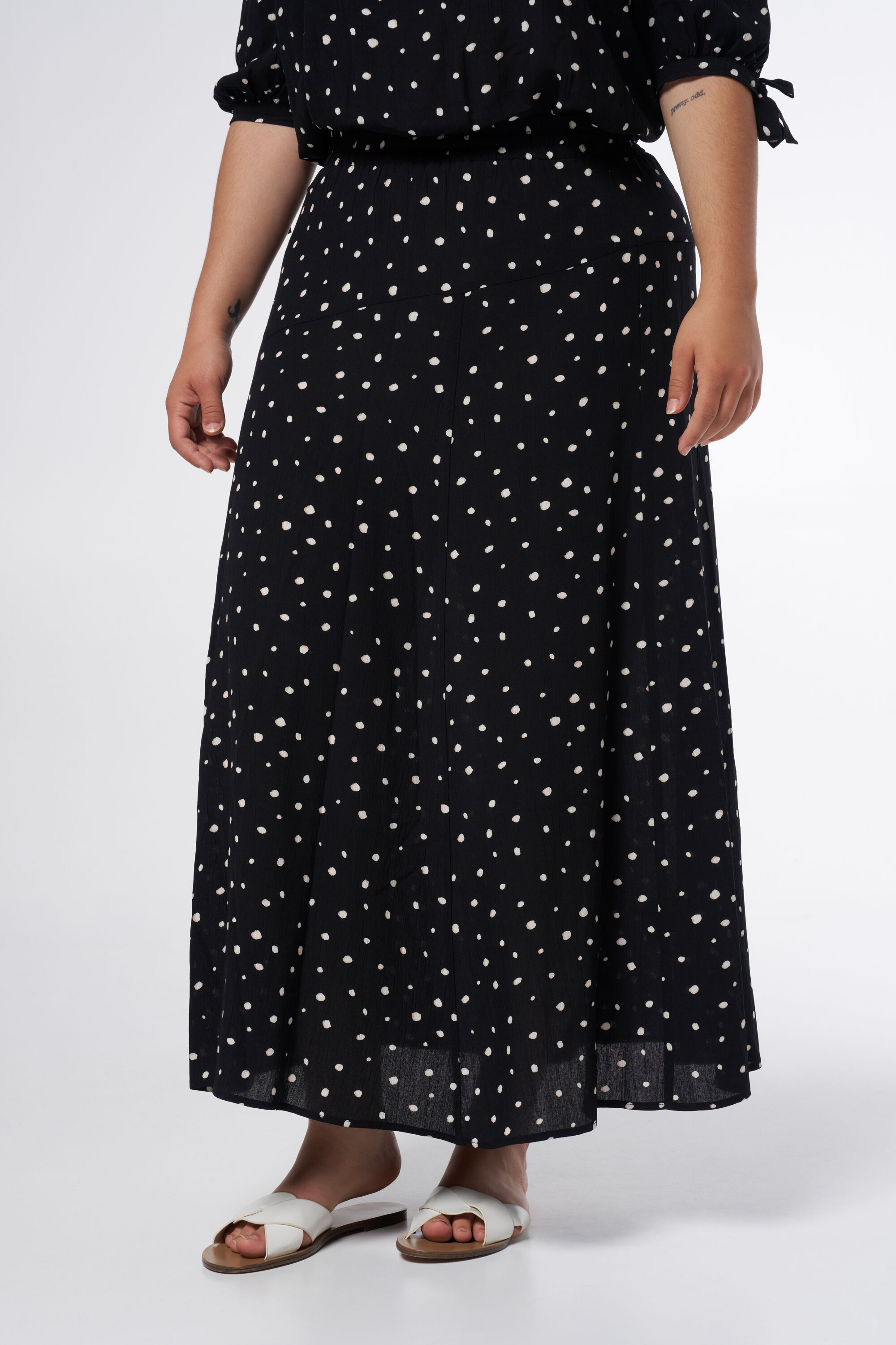 Falda midi con abertura image number 5