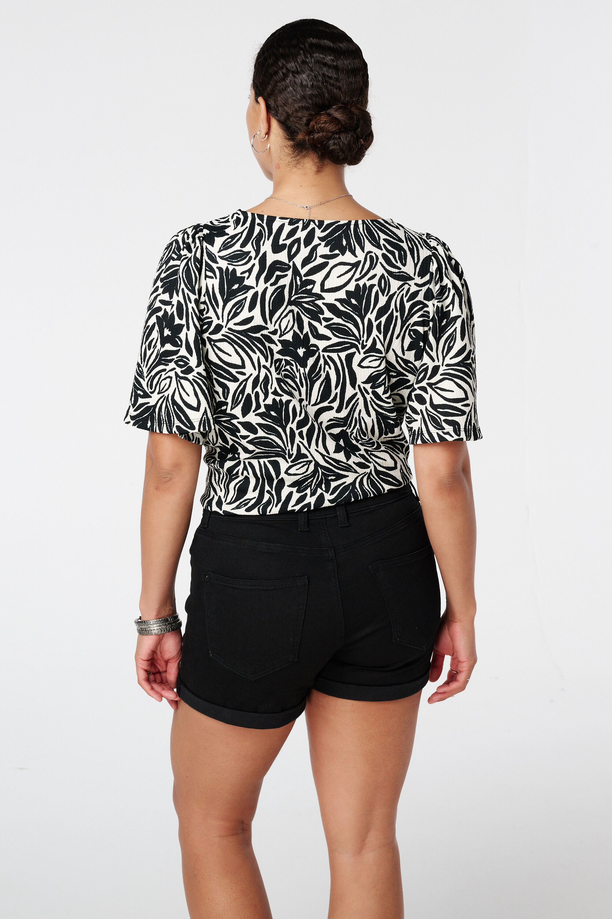 Shorts denim con tejido el&aacute;stico image number 3