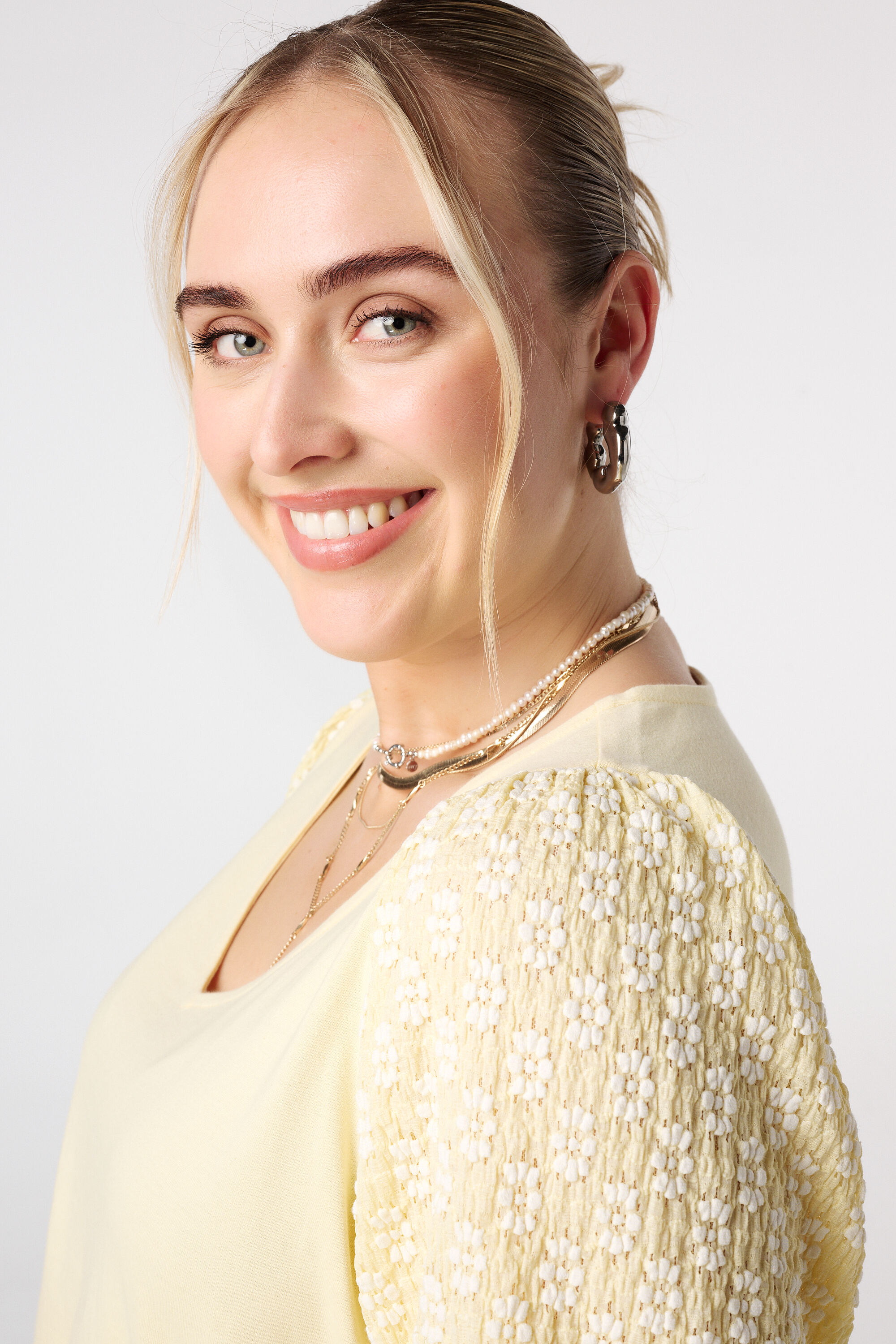 Top con mangas abullonadas image number 4