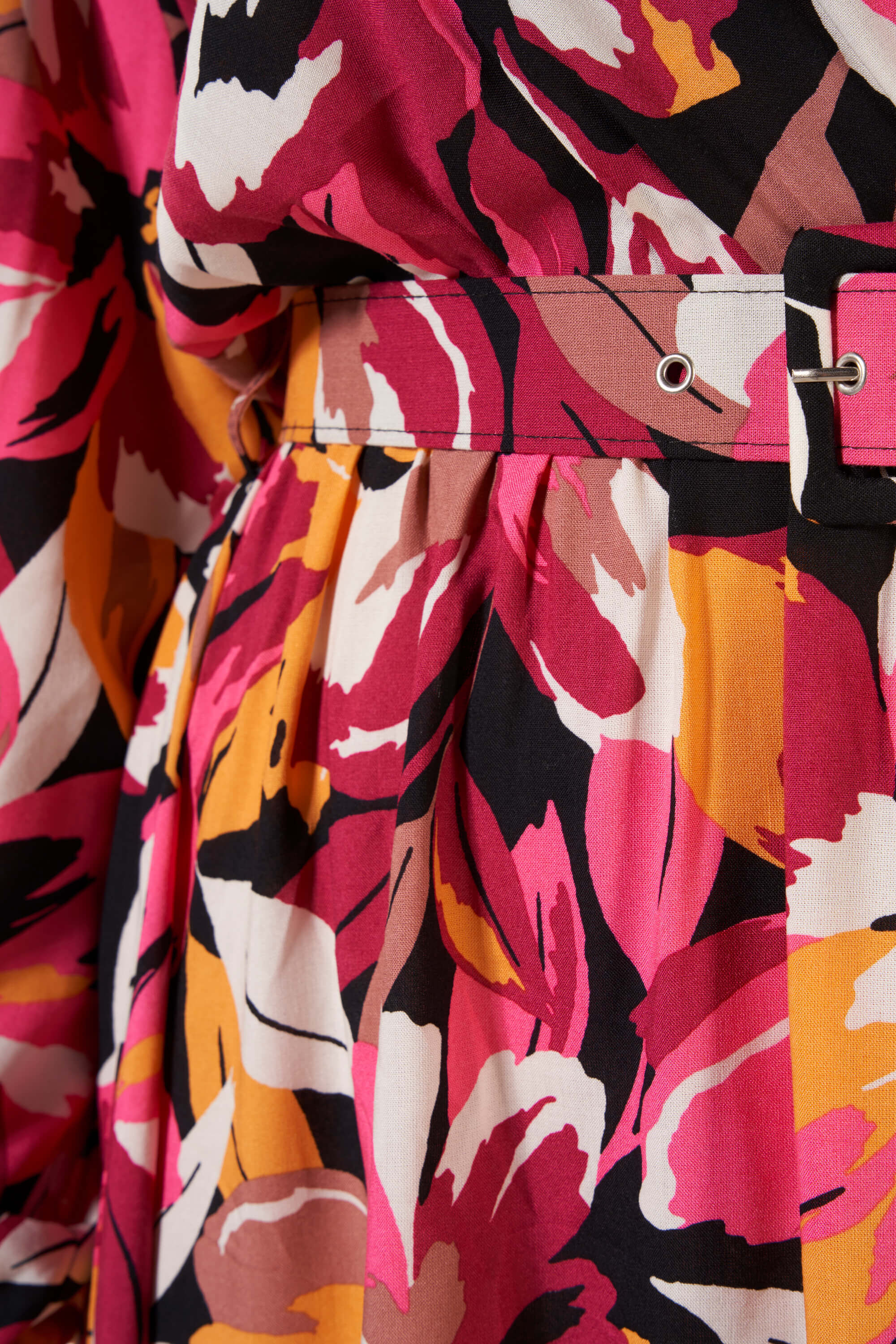 Vestido con un cinto  image number 4