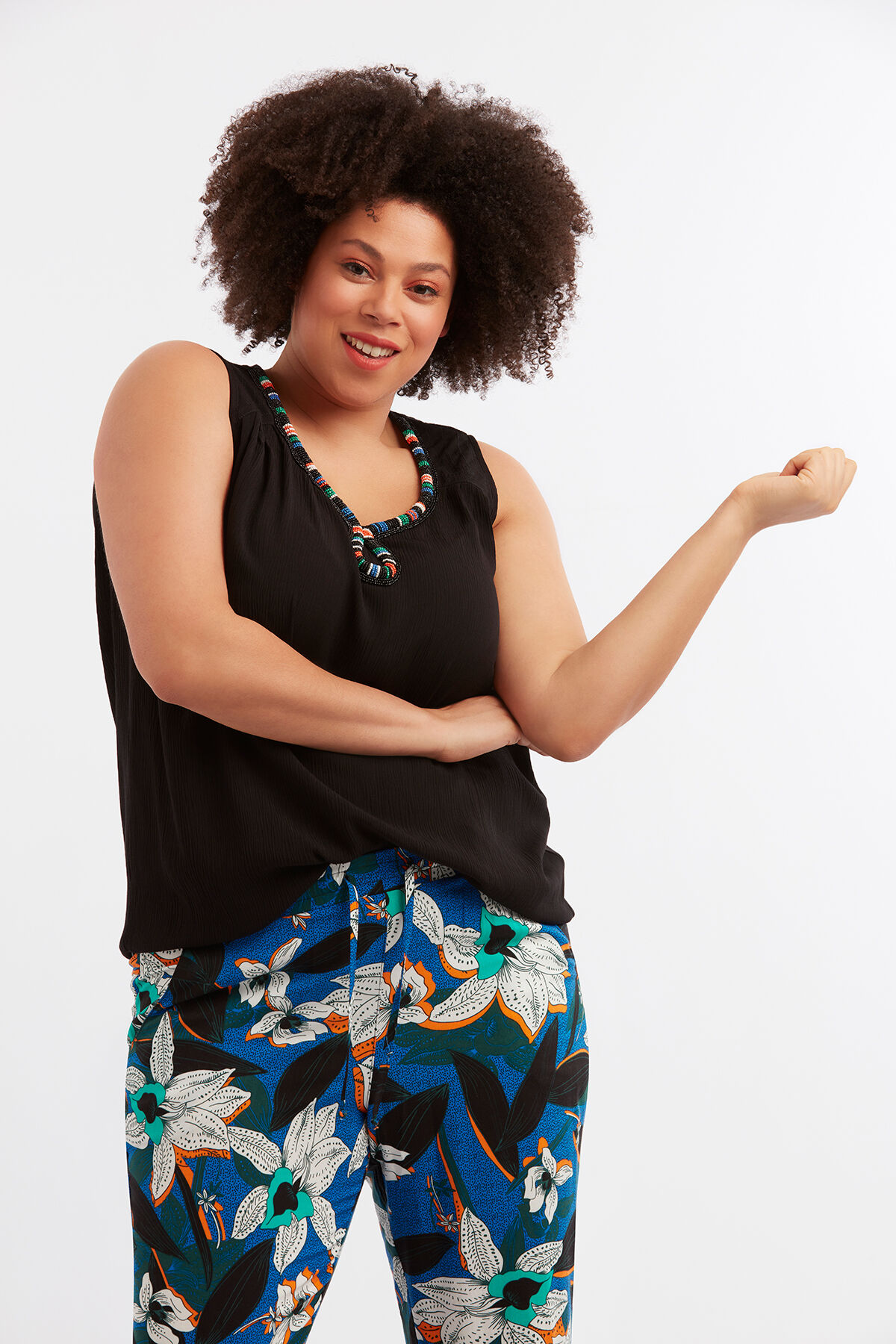 Blusa decorada con abalorios image number 4