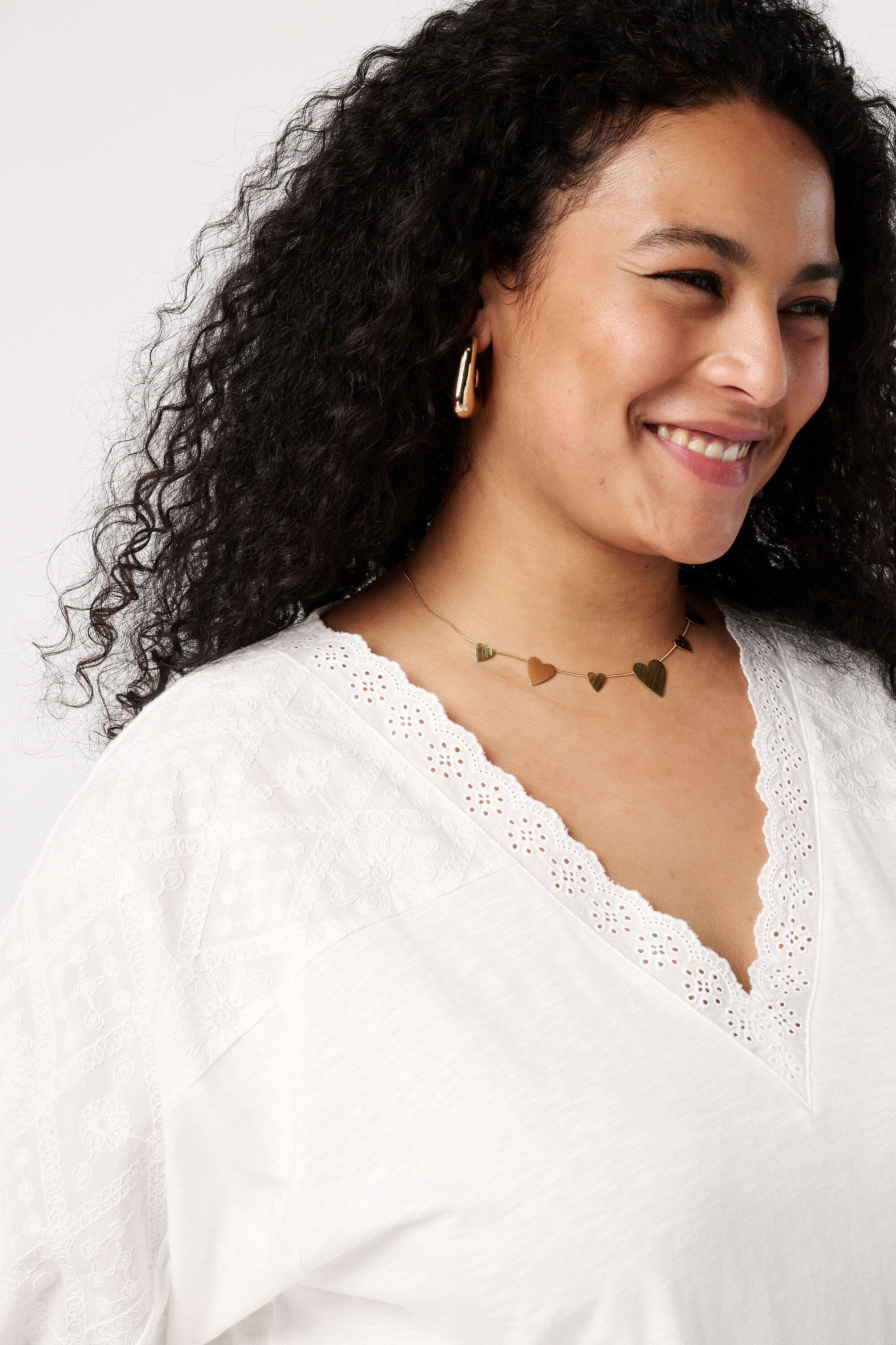 Top con detalles de encaje image number 4