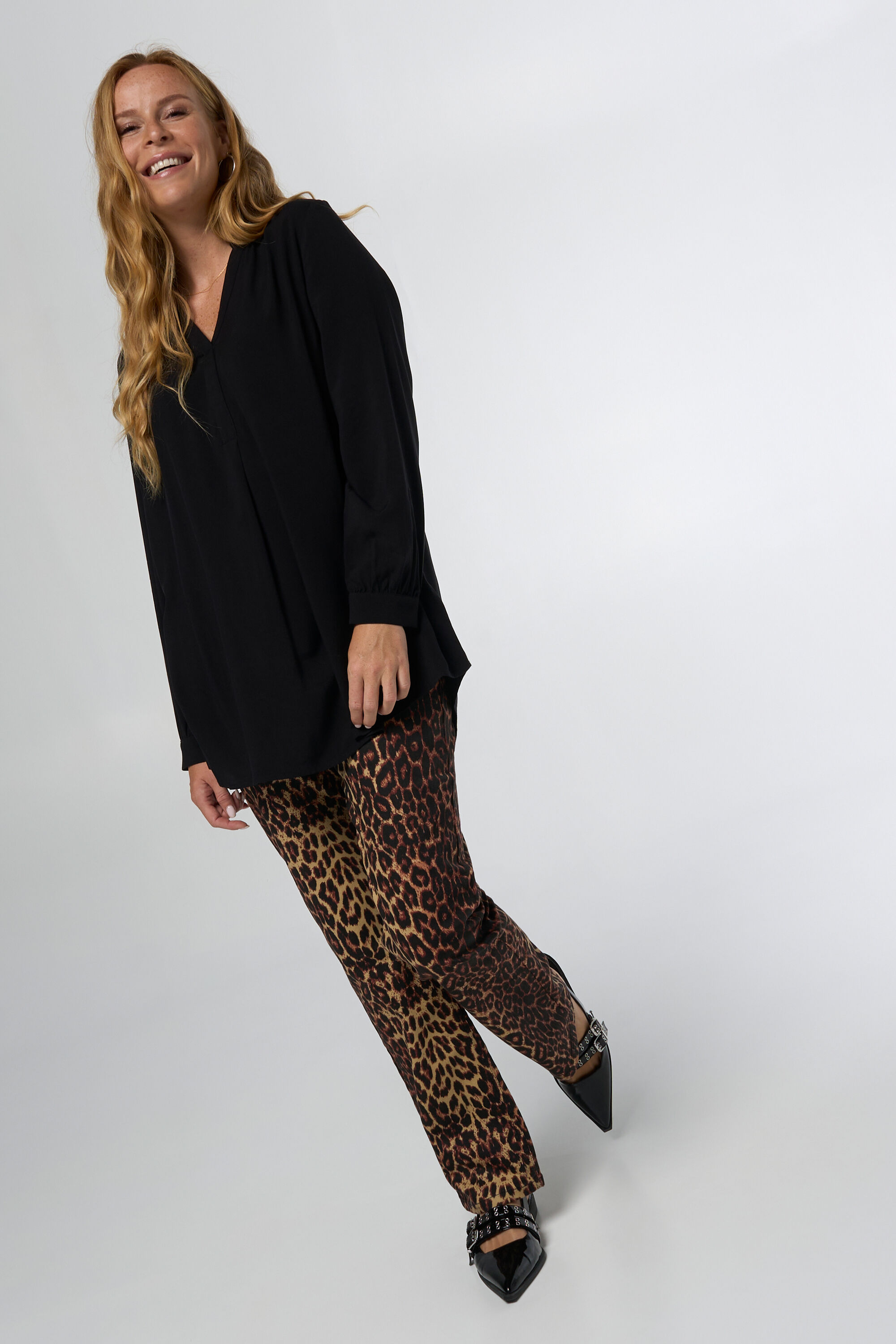 Blusa con cuello en V image number 5