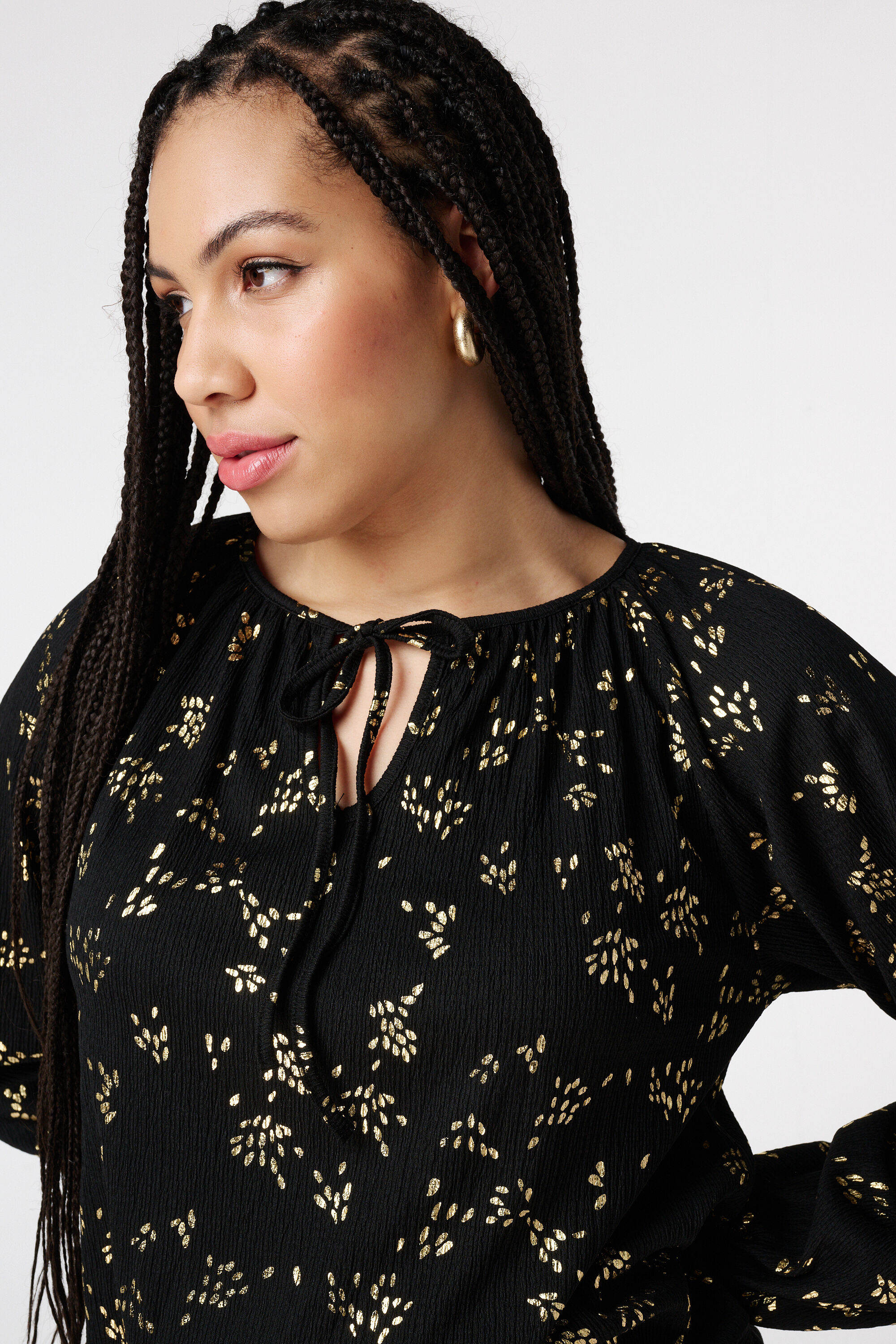 Top con detalles met&aacute;licos image number 4