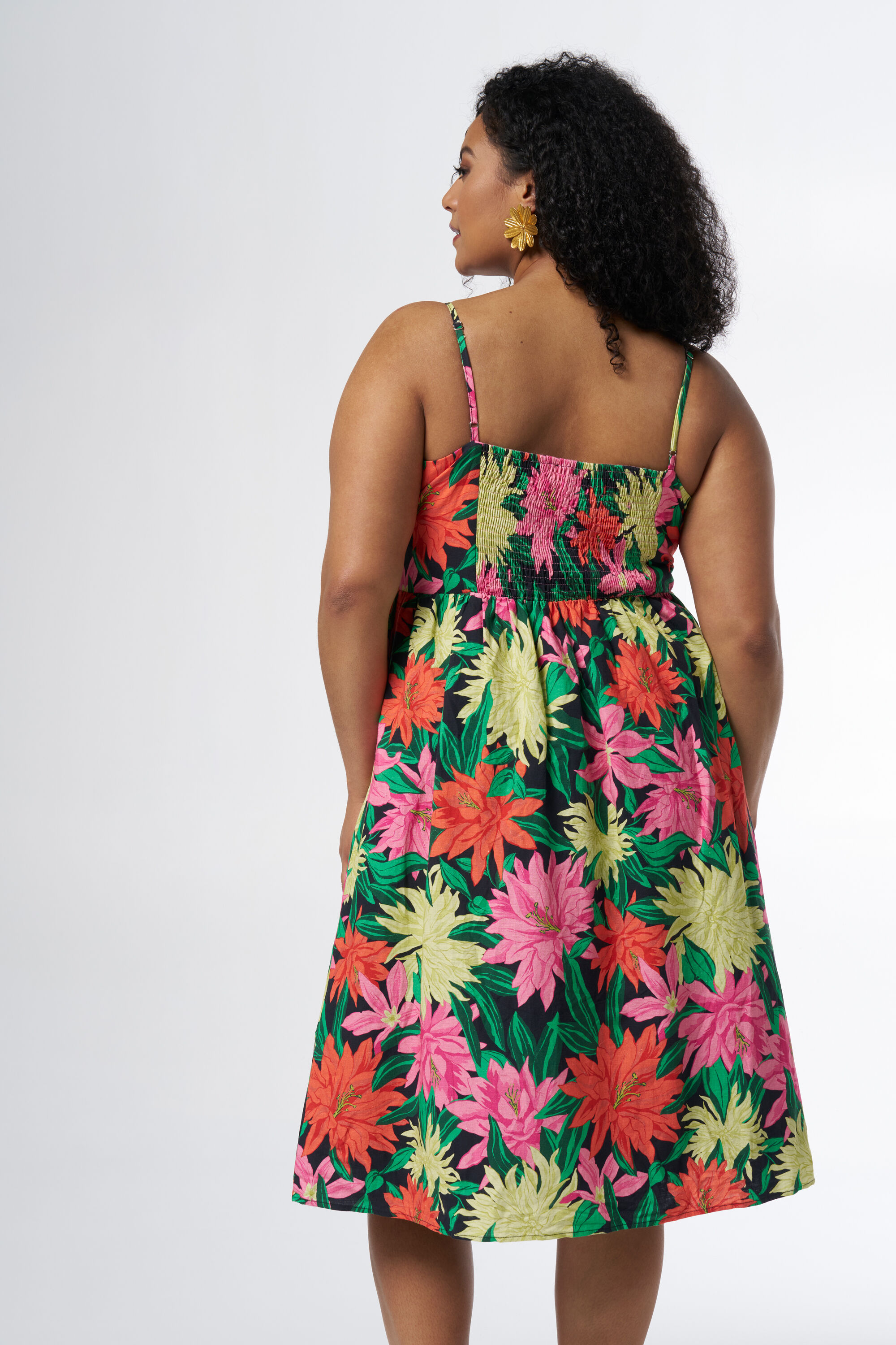 Vestido midi con botones y estampado image number 3