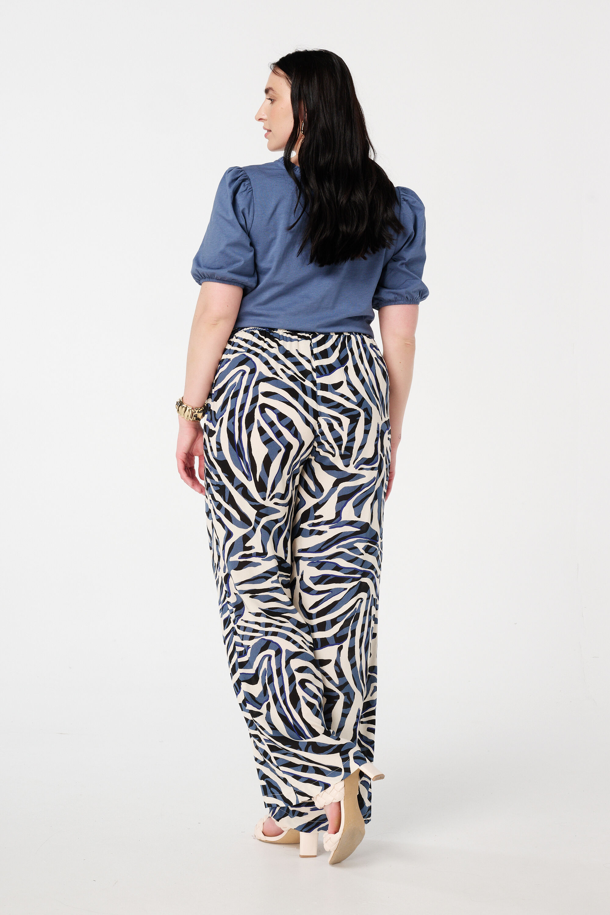 Pantalones ligeros con estampado image number 3