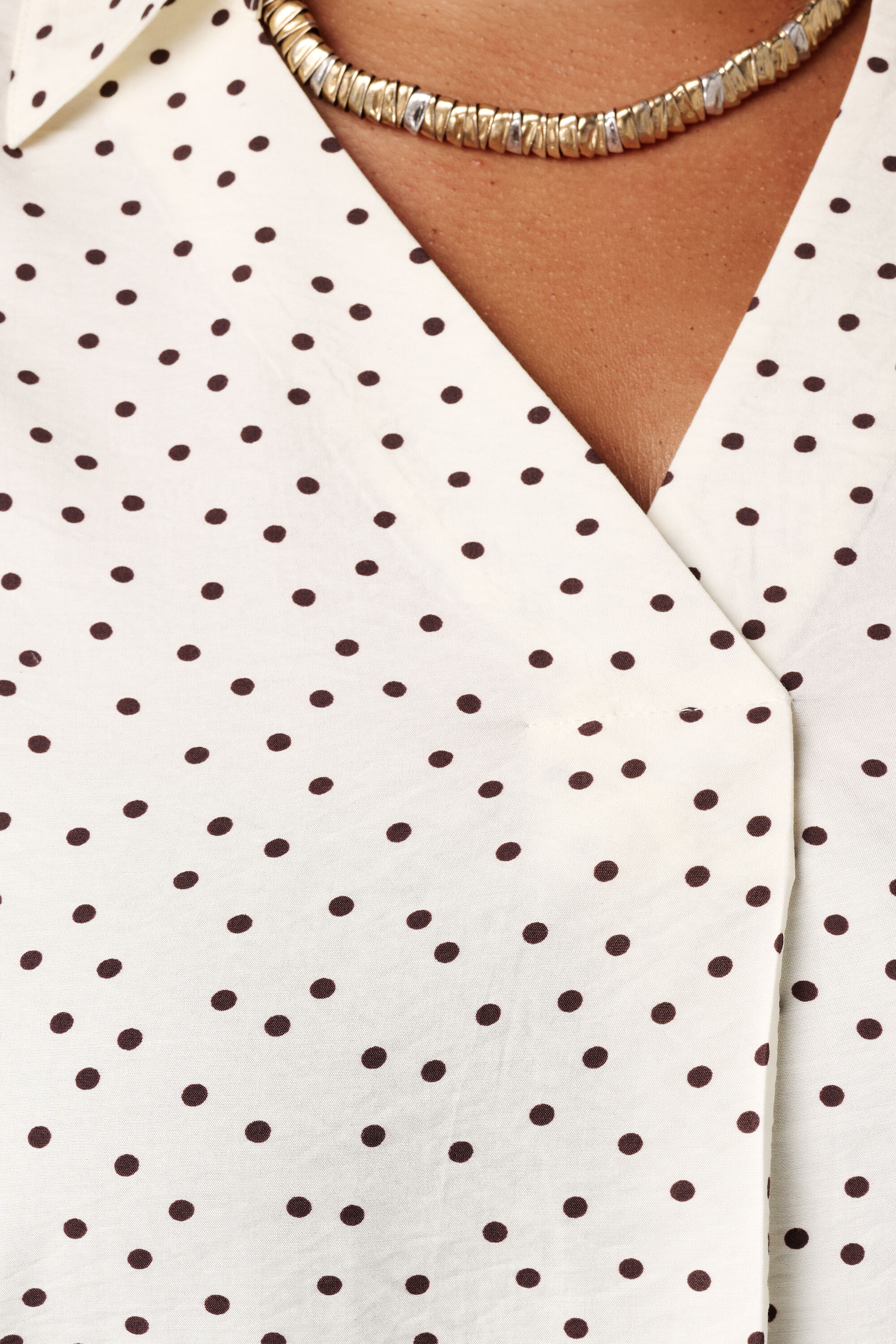 Blusa de lunares image number 6