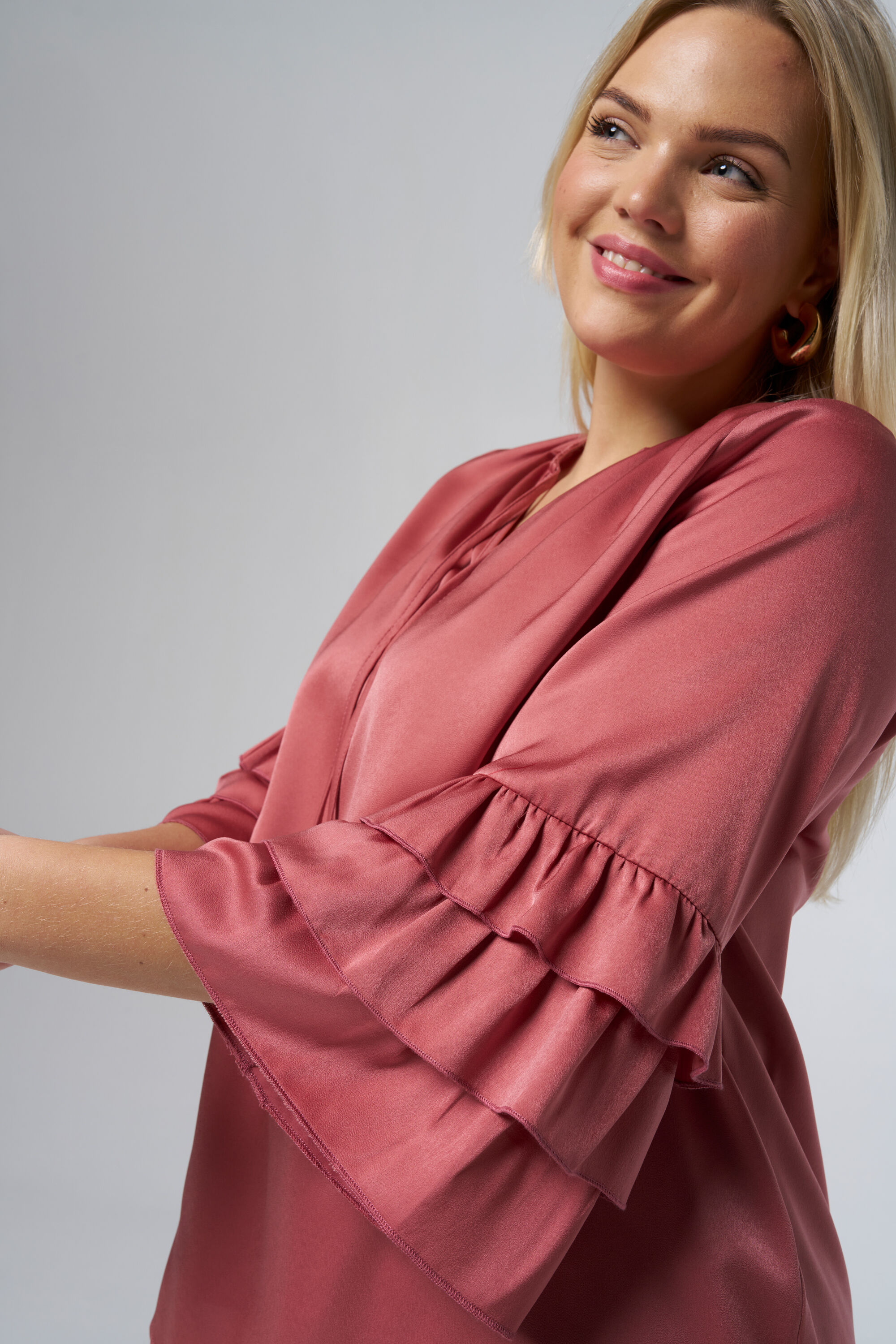 Blusa con mangas de volantes image number 4