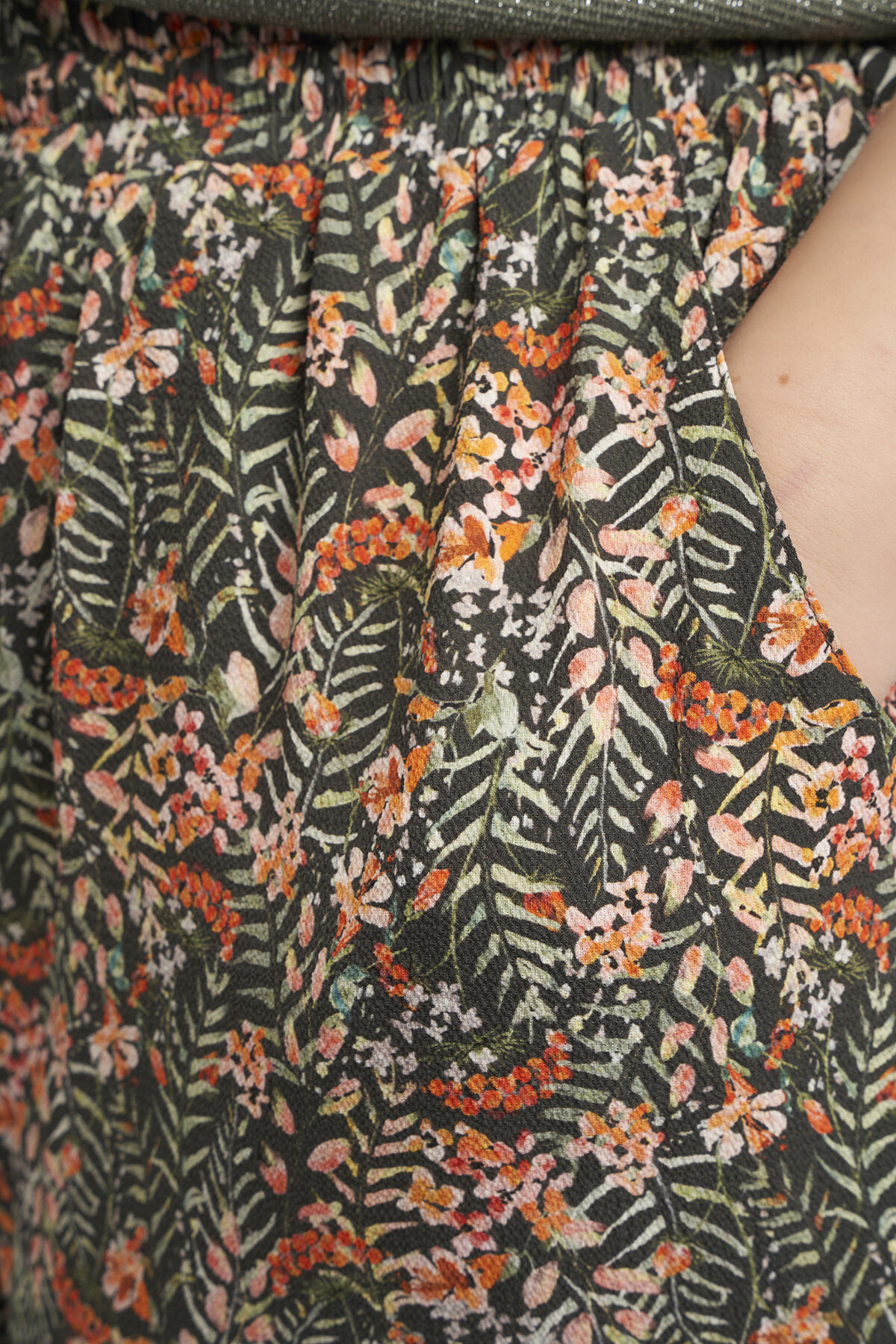 Pantalones holgados  image number 5