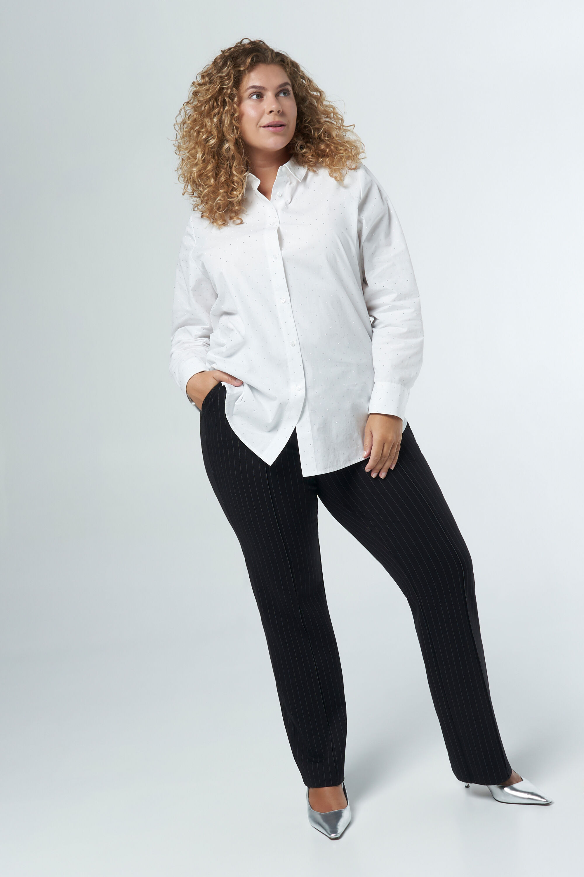 Camiseta con brillantes image number 5