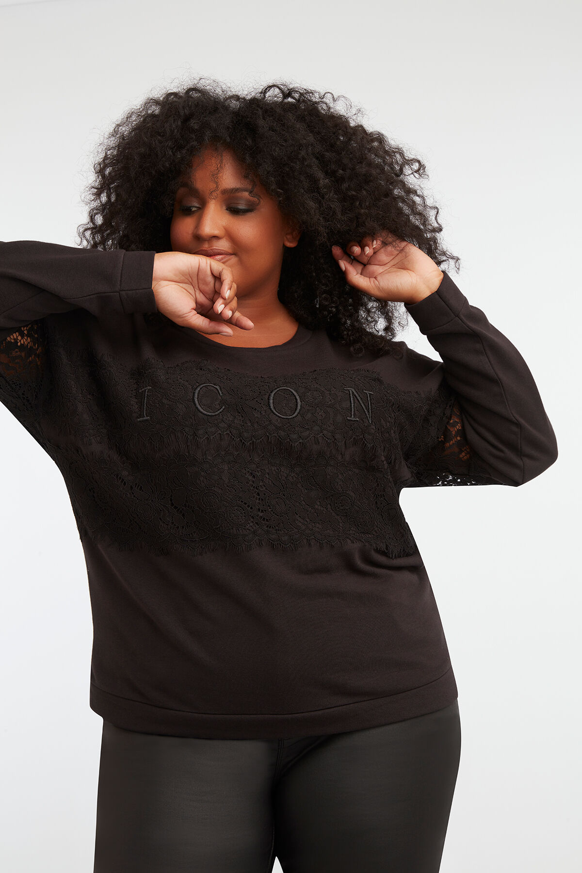 Su&eacute;ter con detalles de encaje   image number 3