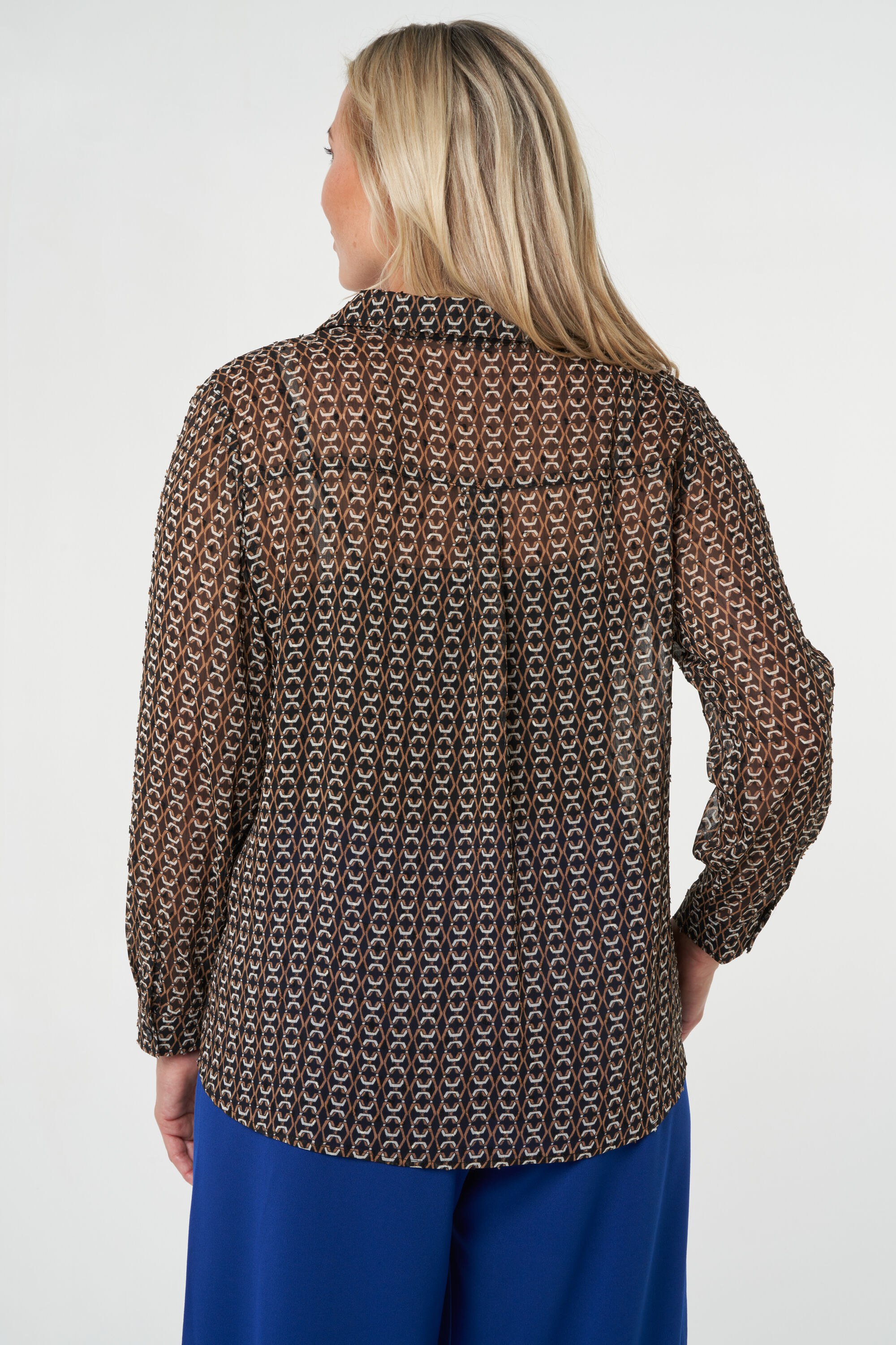 Blusa transparente con estampado gr&aacute;fico image number 3