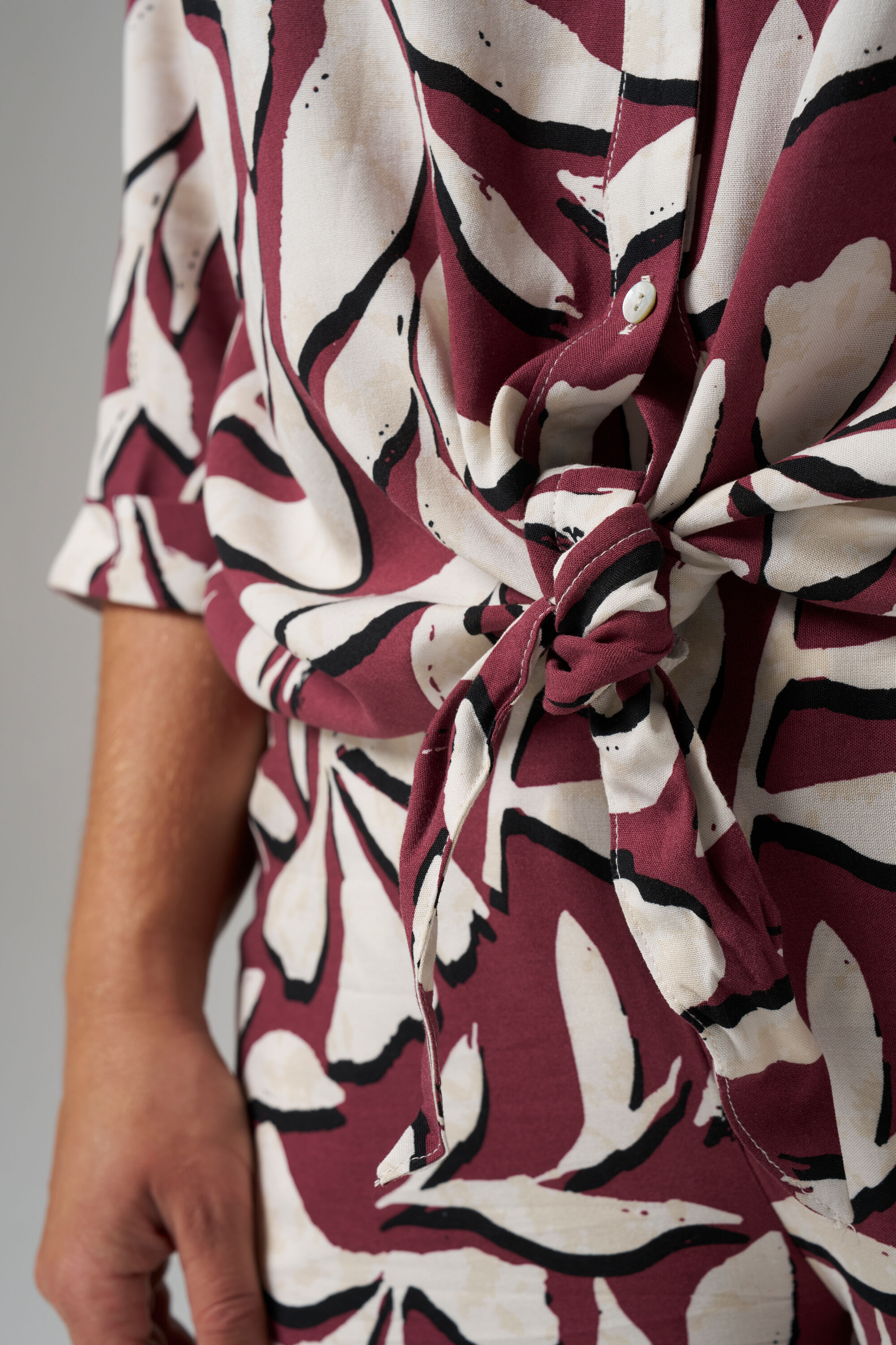 Blusa con detalle de lazo image number 4