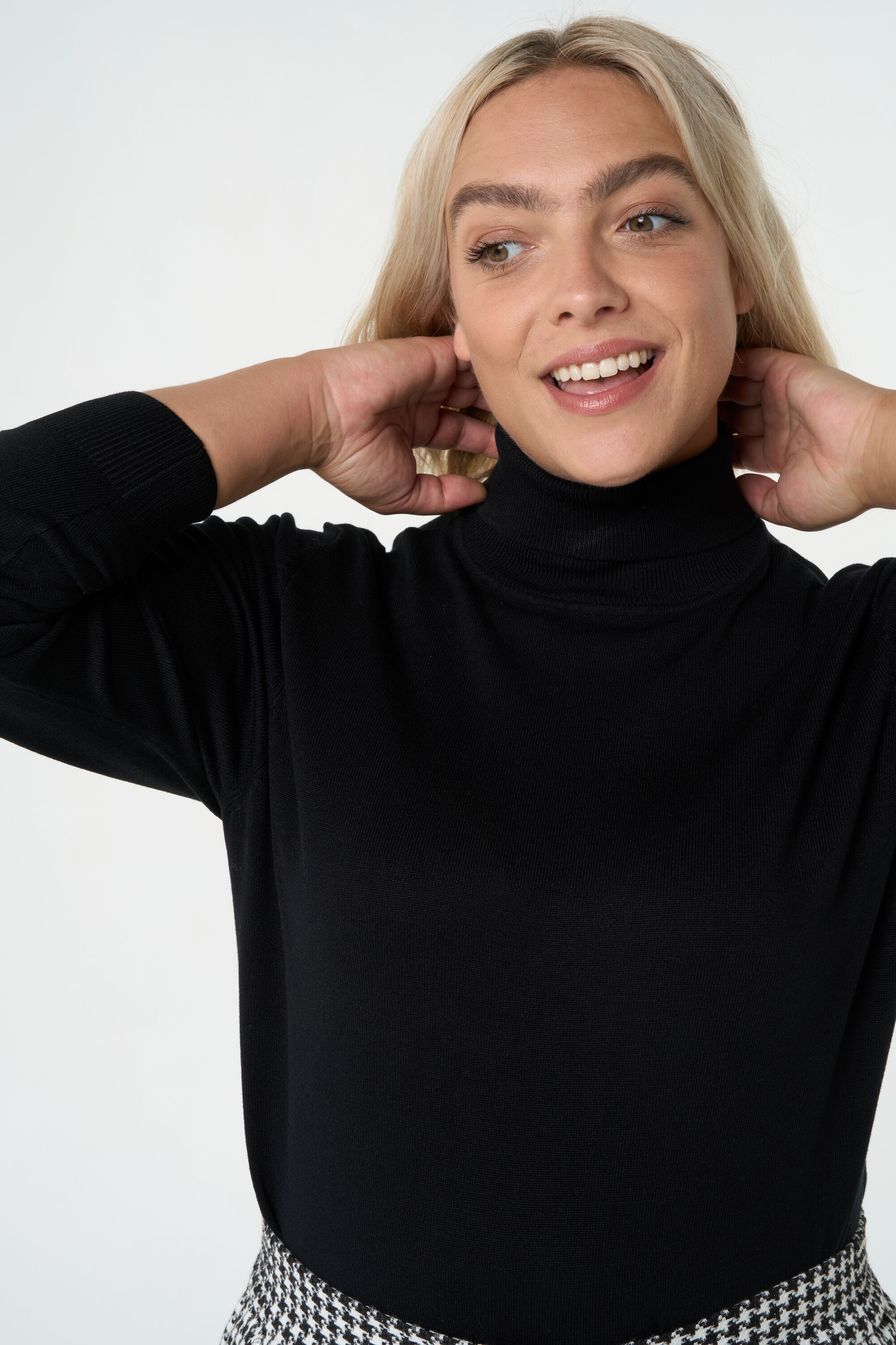 Jersey de cuello alto y punto fino image number 5