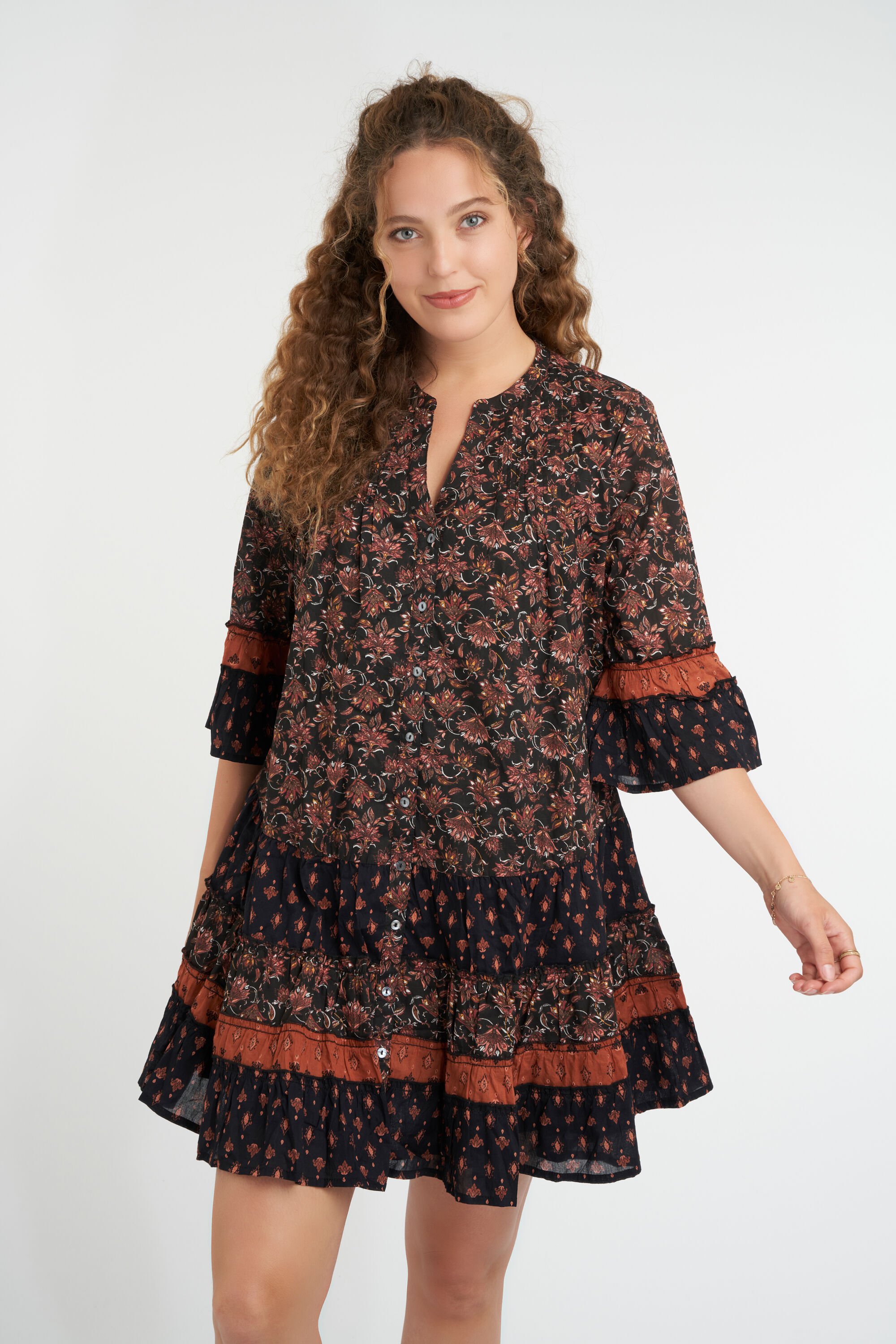 Vestido con corte en A con estampado  image number 5