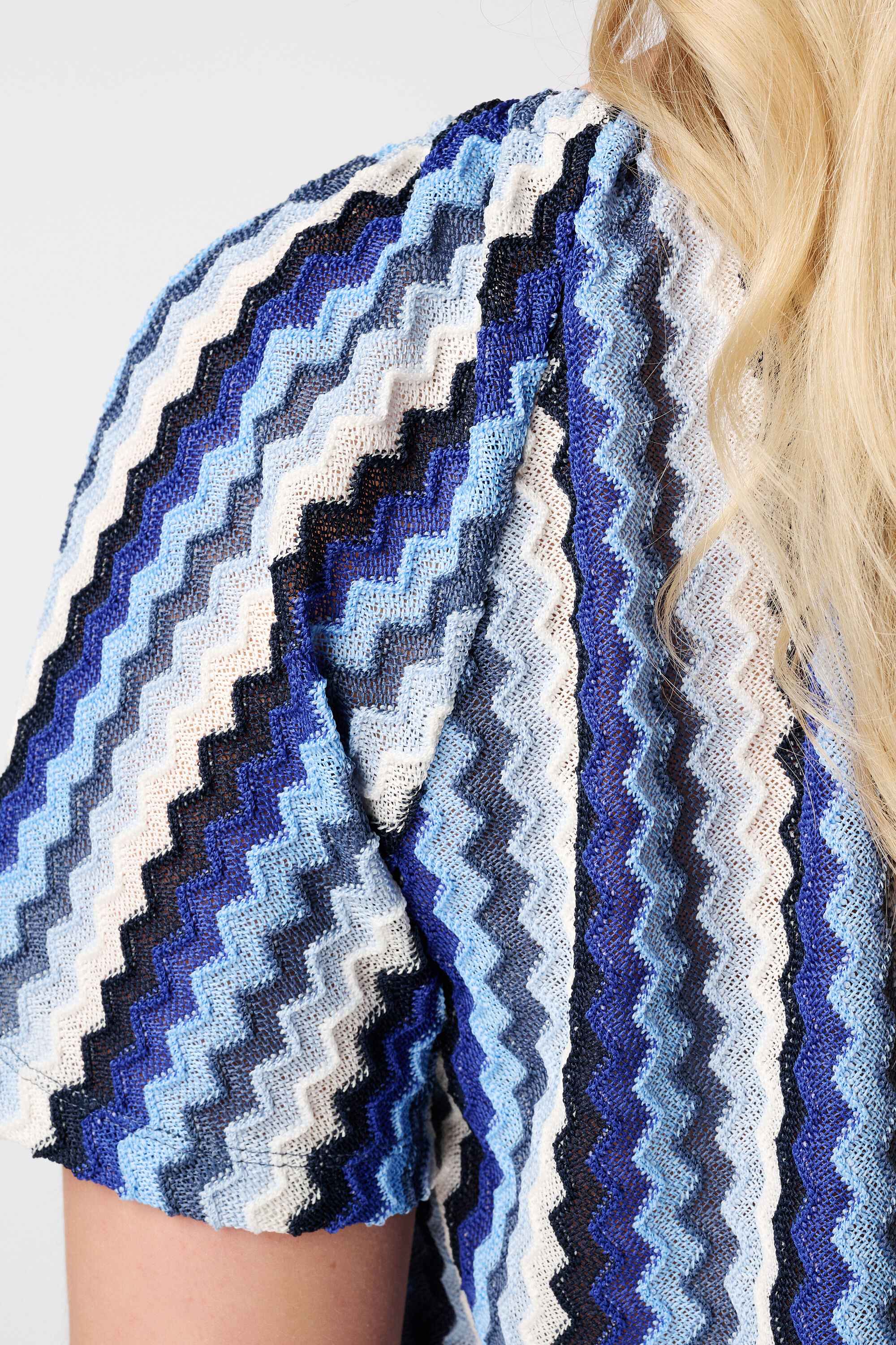 Top con estampado de zigzag image number 6