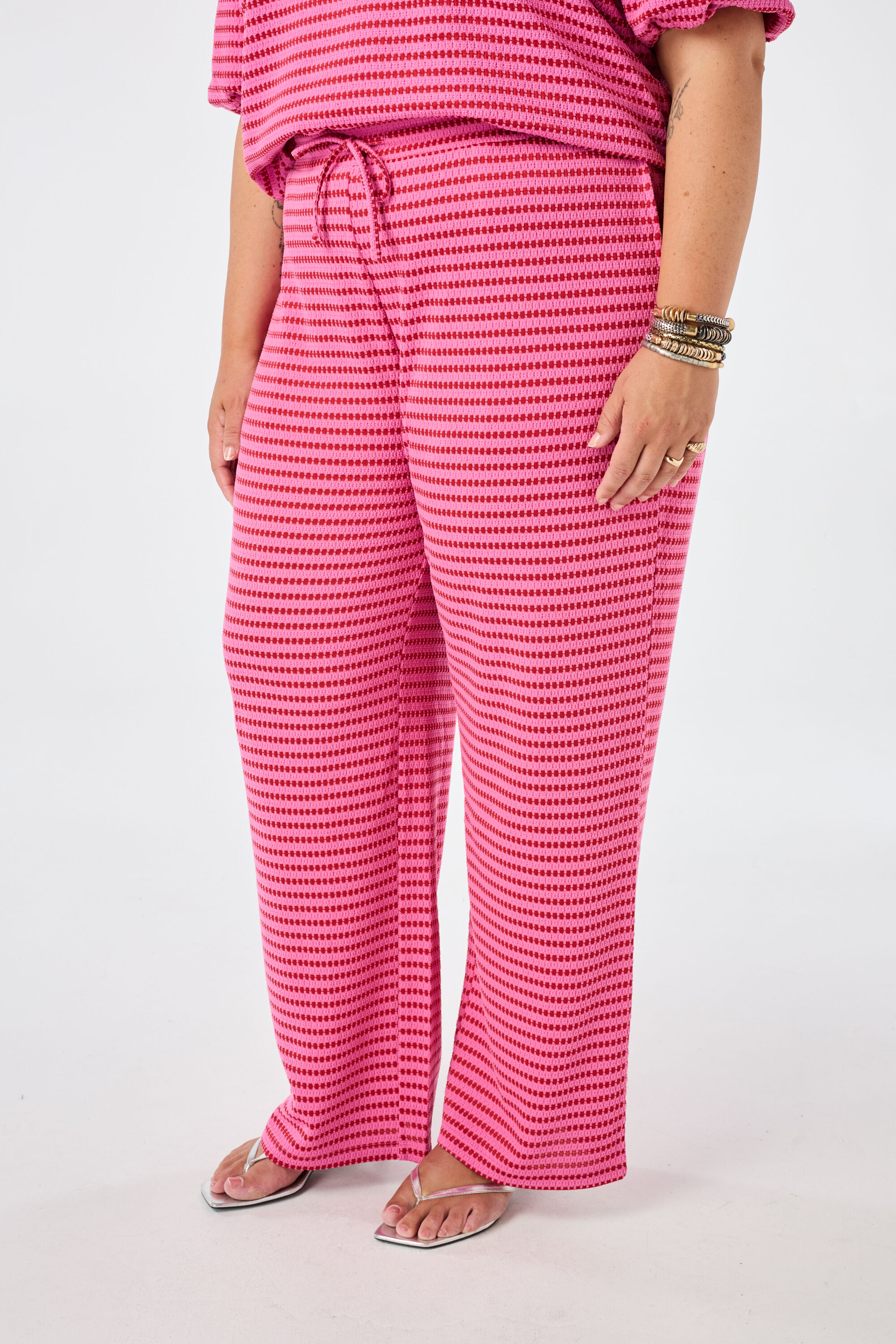Pantal&oacute;n de pernera ancha con cintura el&aacute;stica image number 5