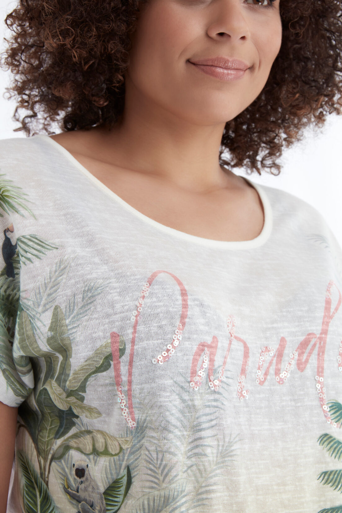 Camiseta con estampado paradis&iacute;aco image number 4