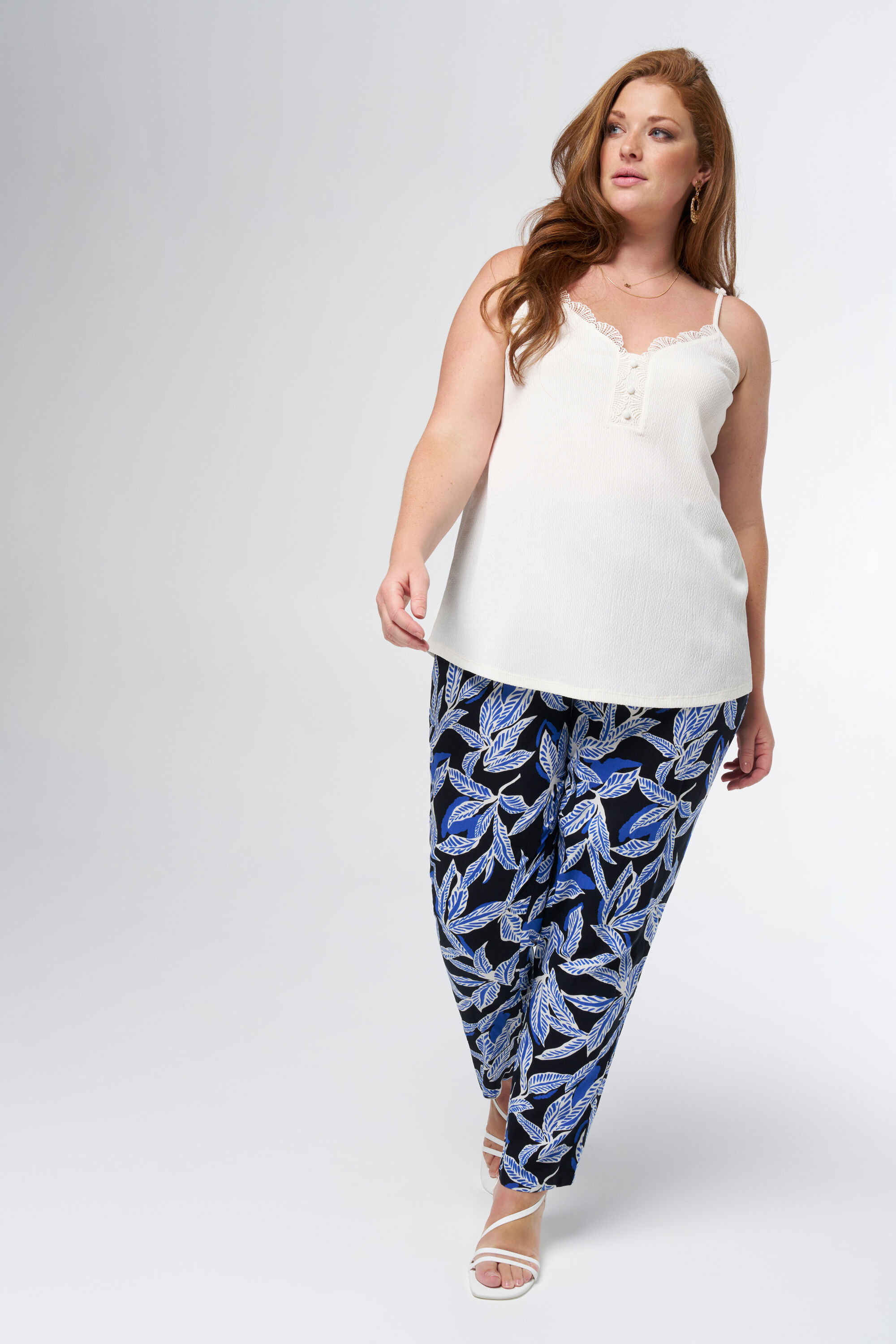 Top sin mangas con detalles image number 5