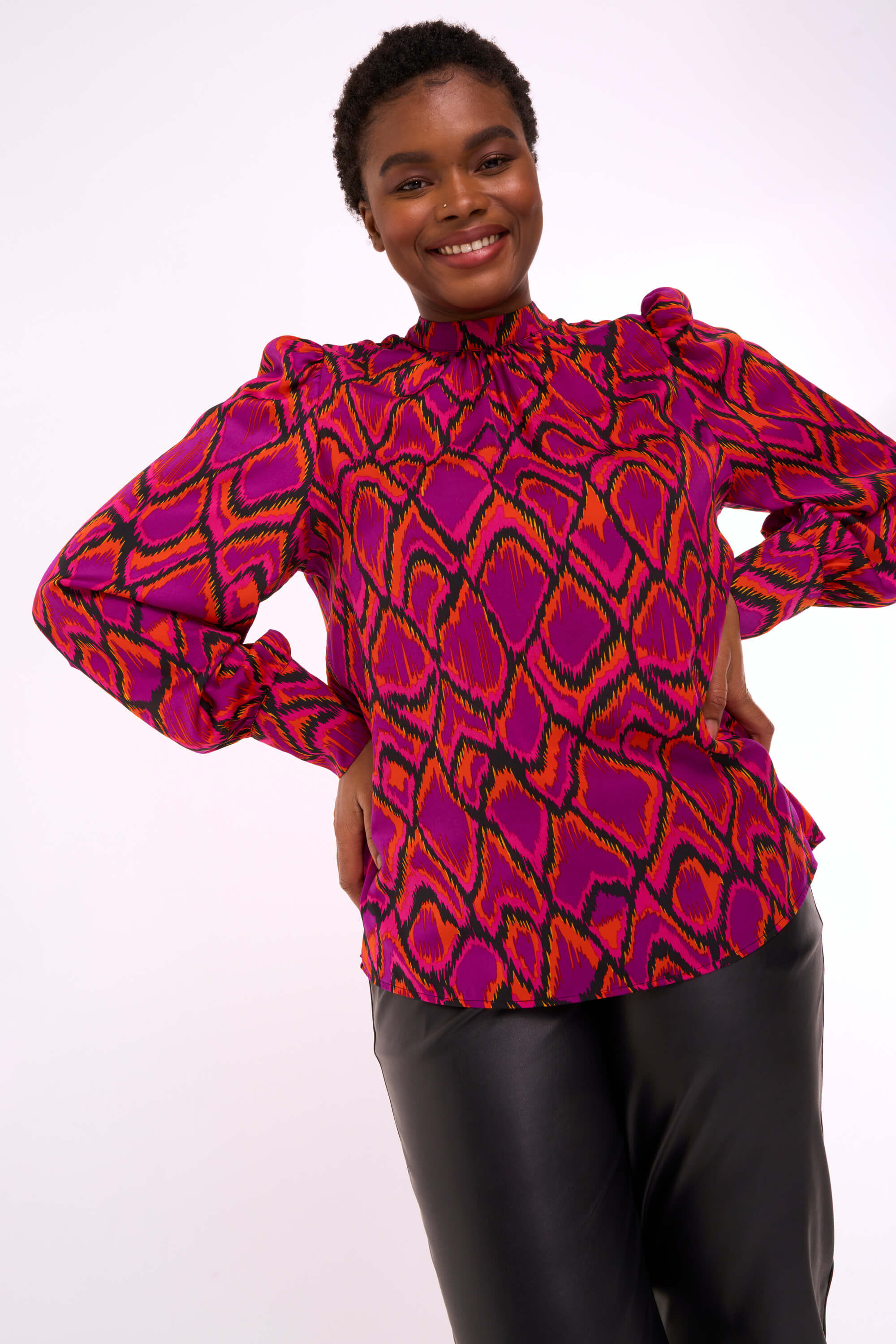 Blusa de sat&eacute;n  image number 6