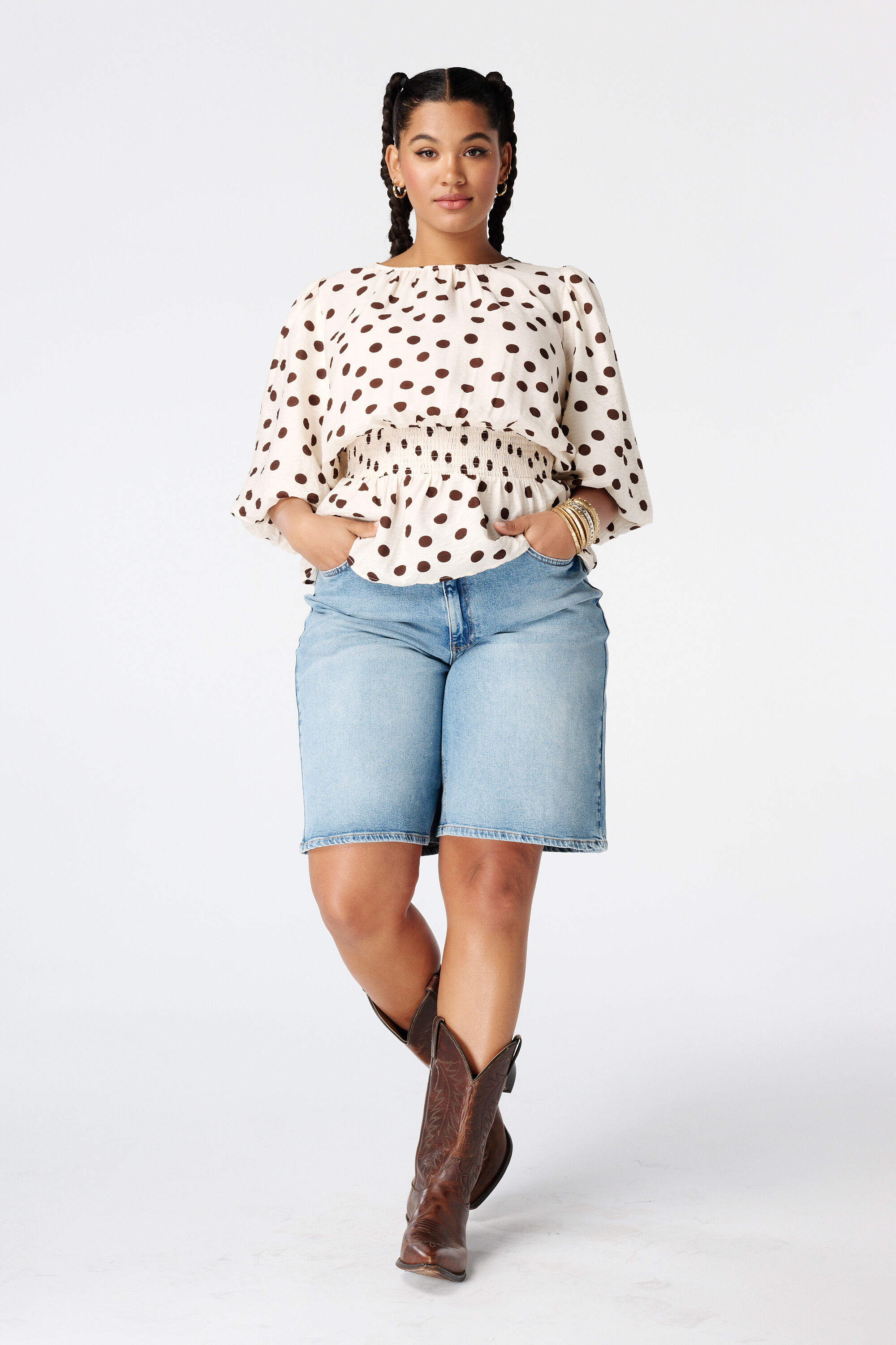 Blusa entallada con estampado de lunares image number 5