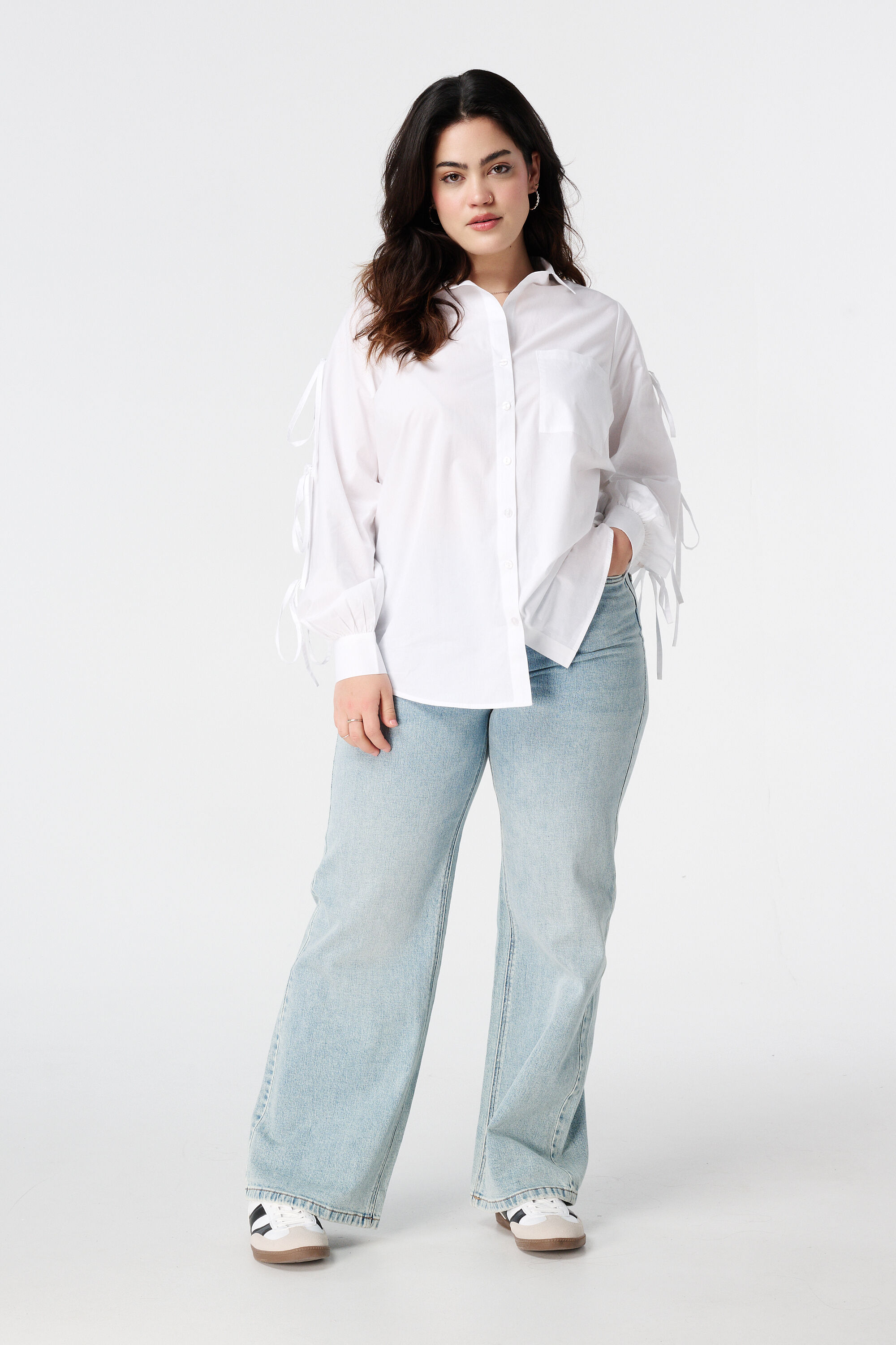 Blusa camisa con lazos como detalle image number 5