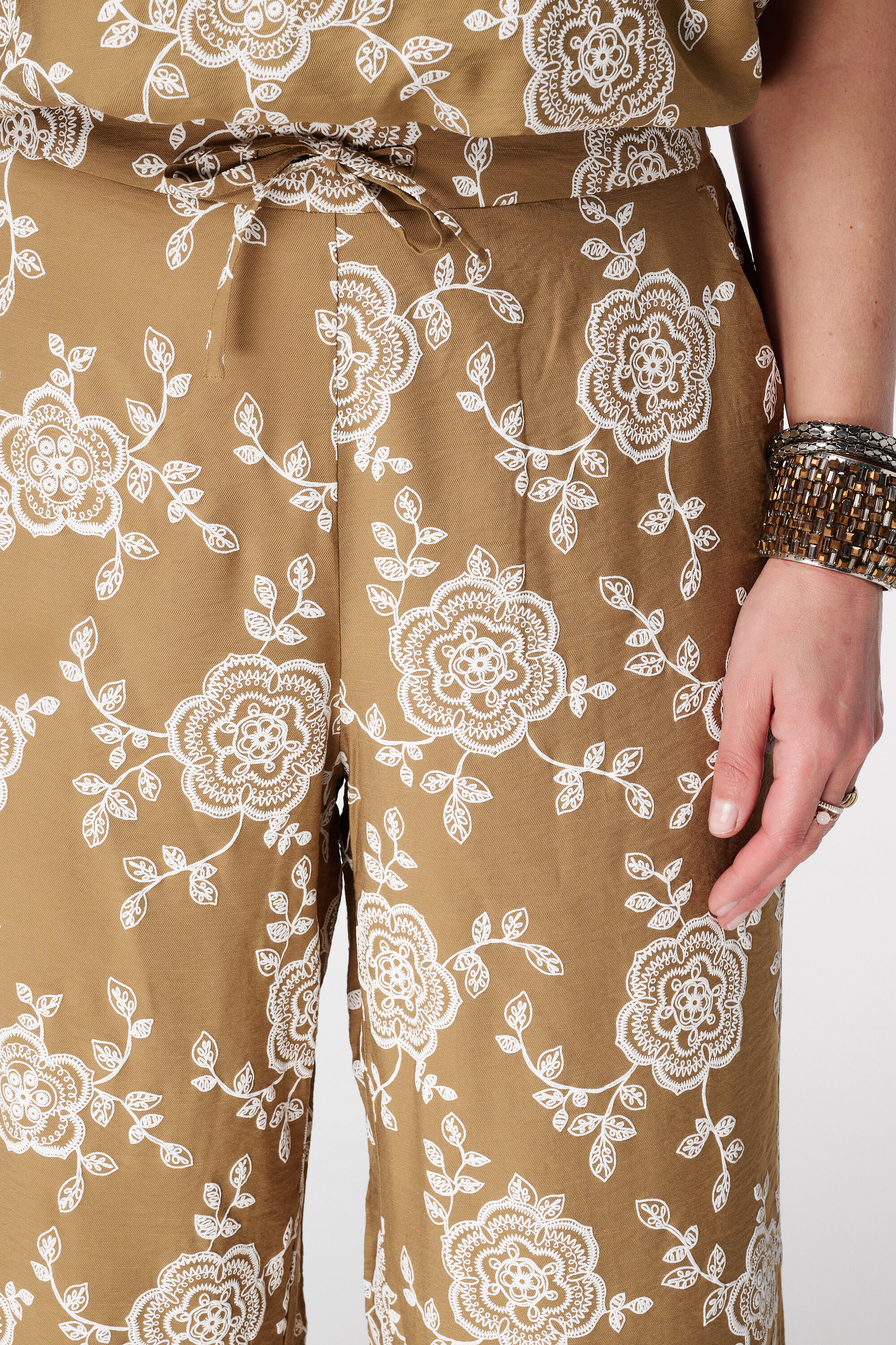 Pantal&oacute;n wide leg con estampado image number 4