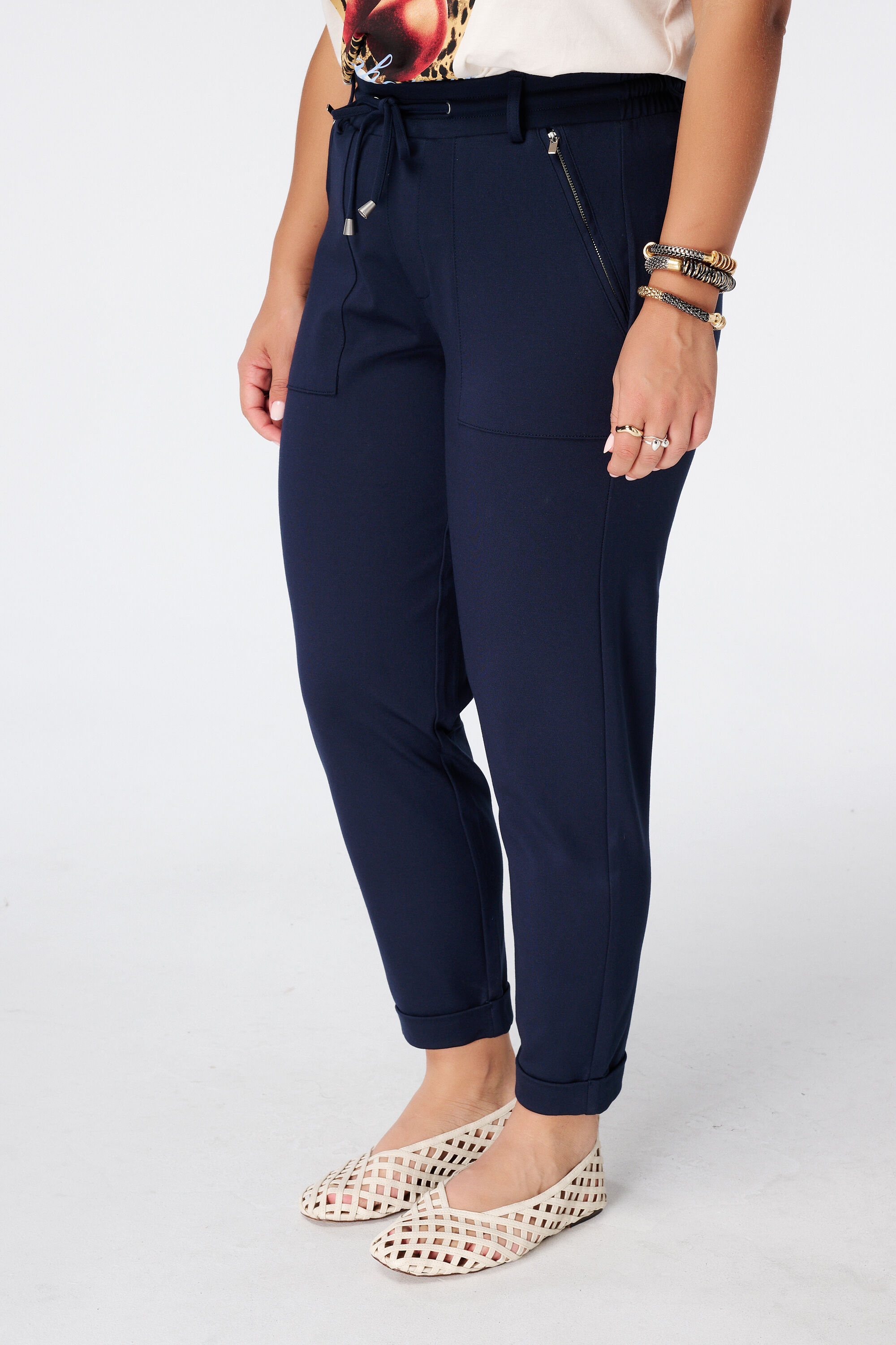Pantal&oacute;n tapered con cintura el&aacute;stica image number 5