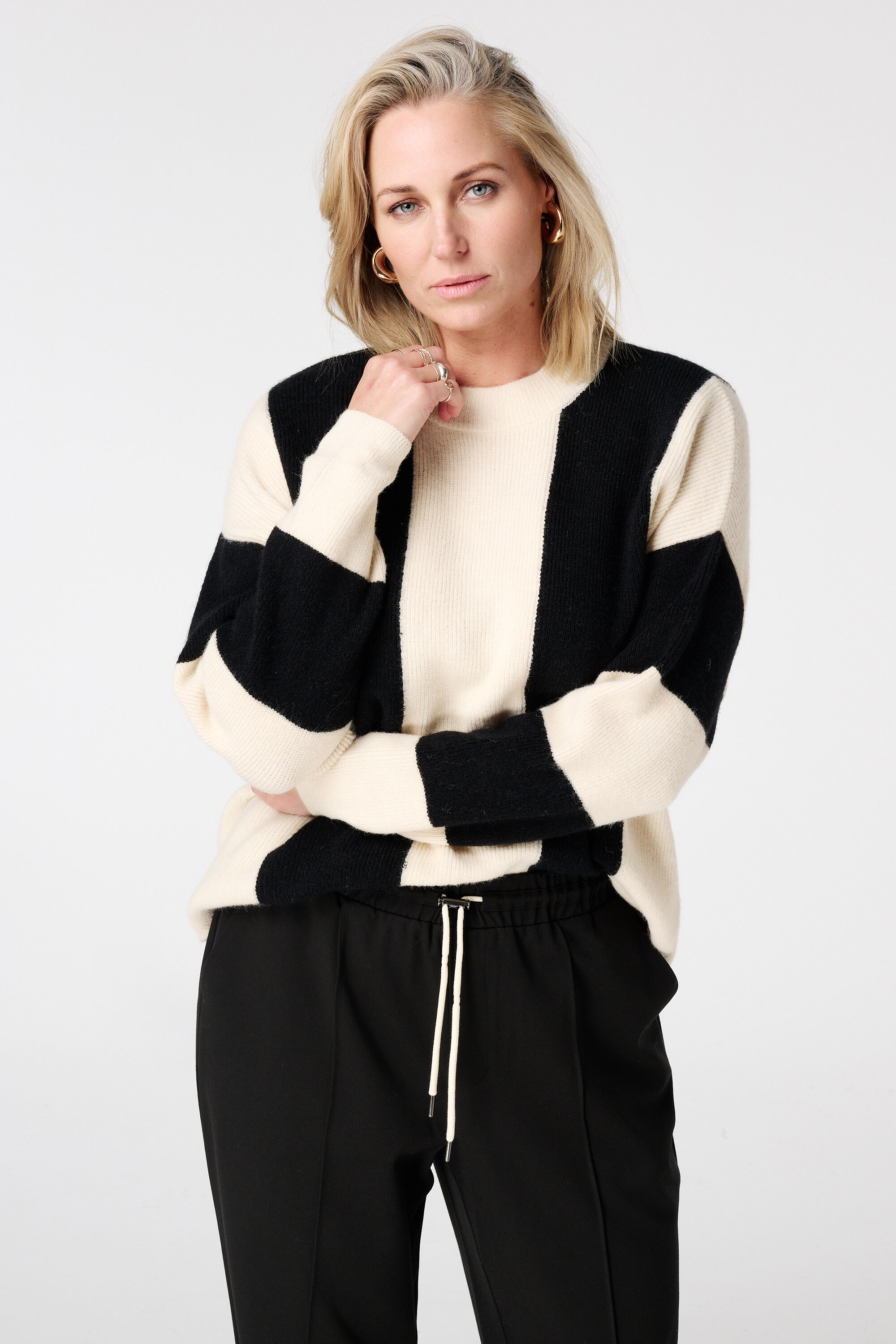 Su&eacute;ter con rayas en contraste