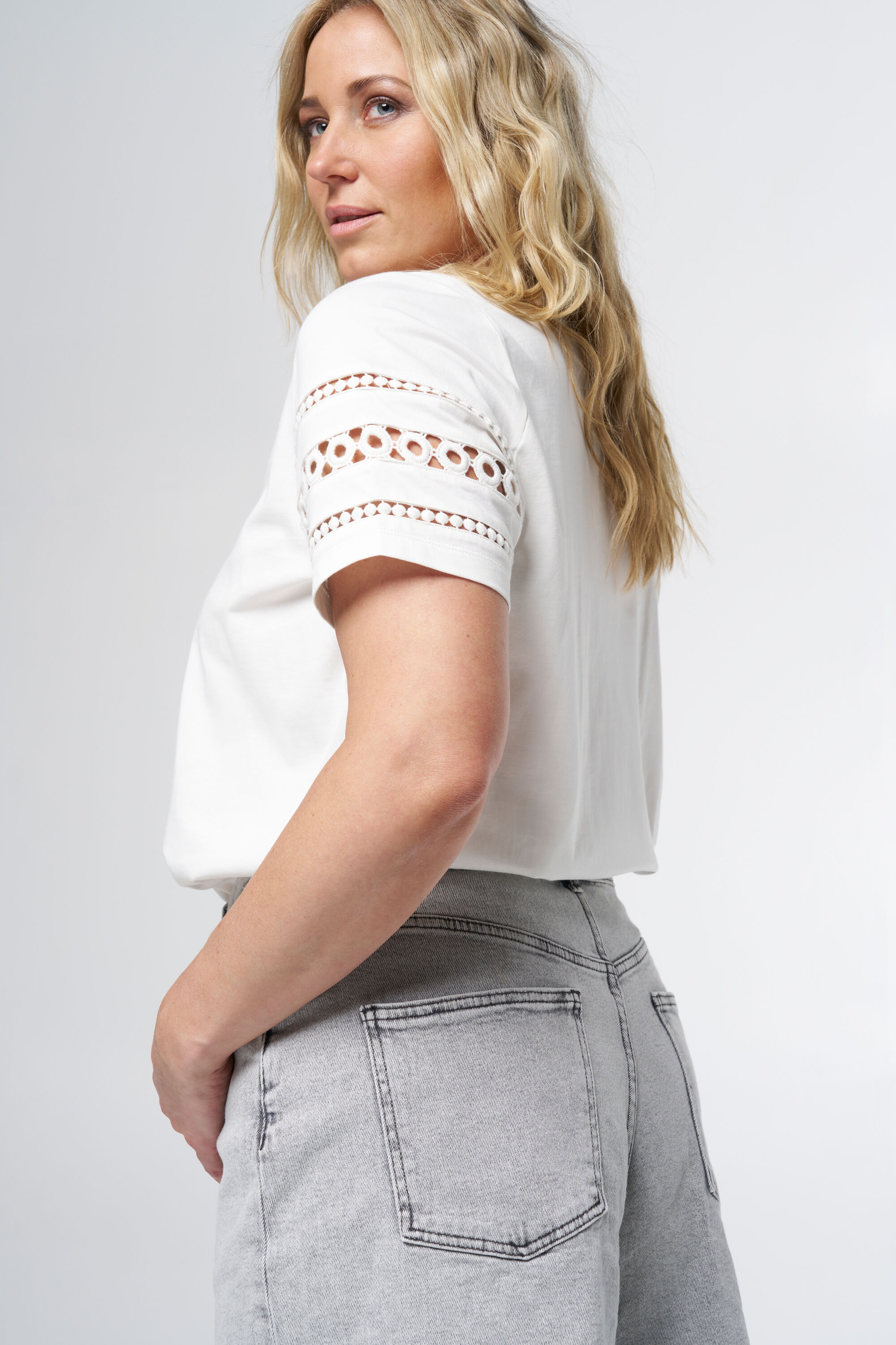 Shorts vaqueros holgados image number 4