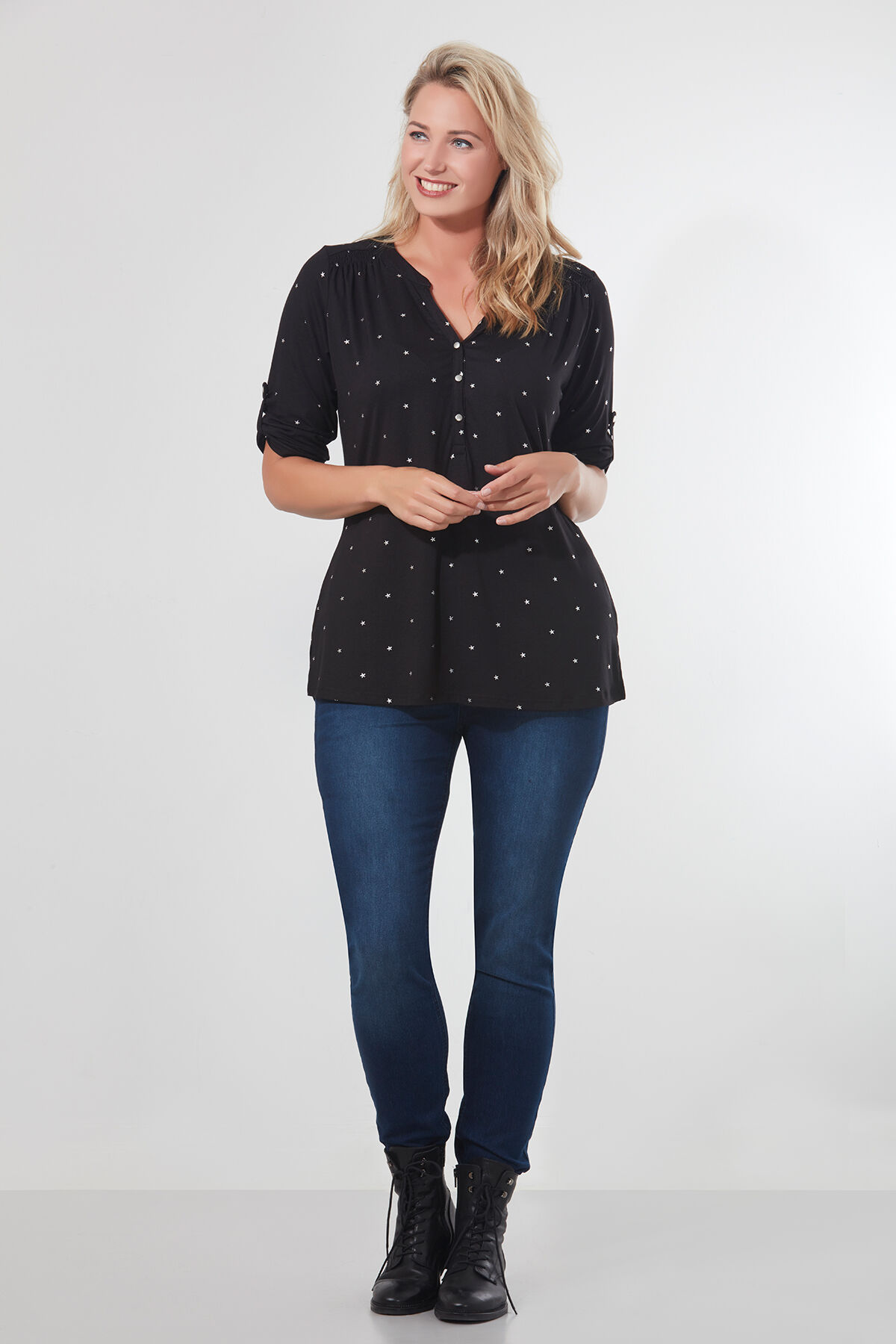 Top con estampado brillante image number 3