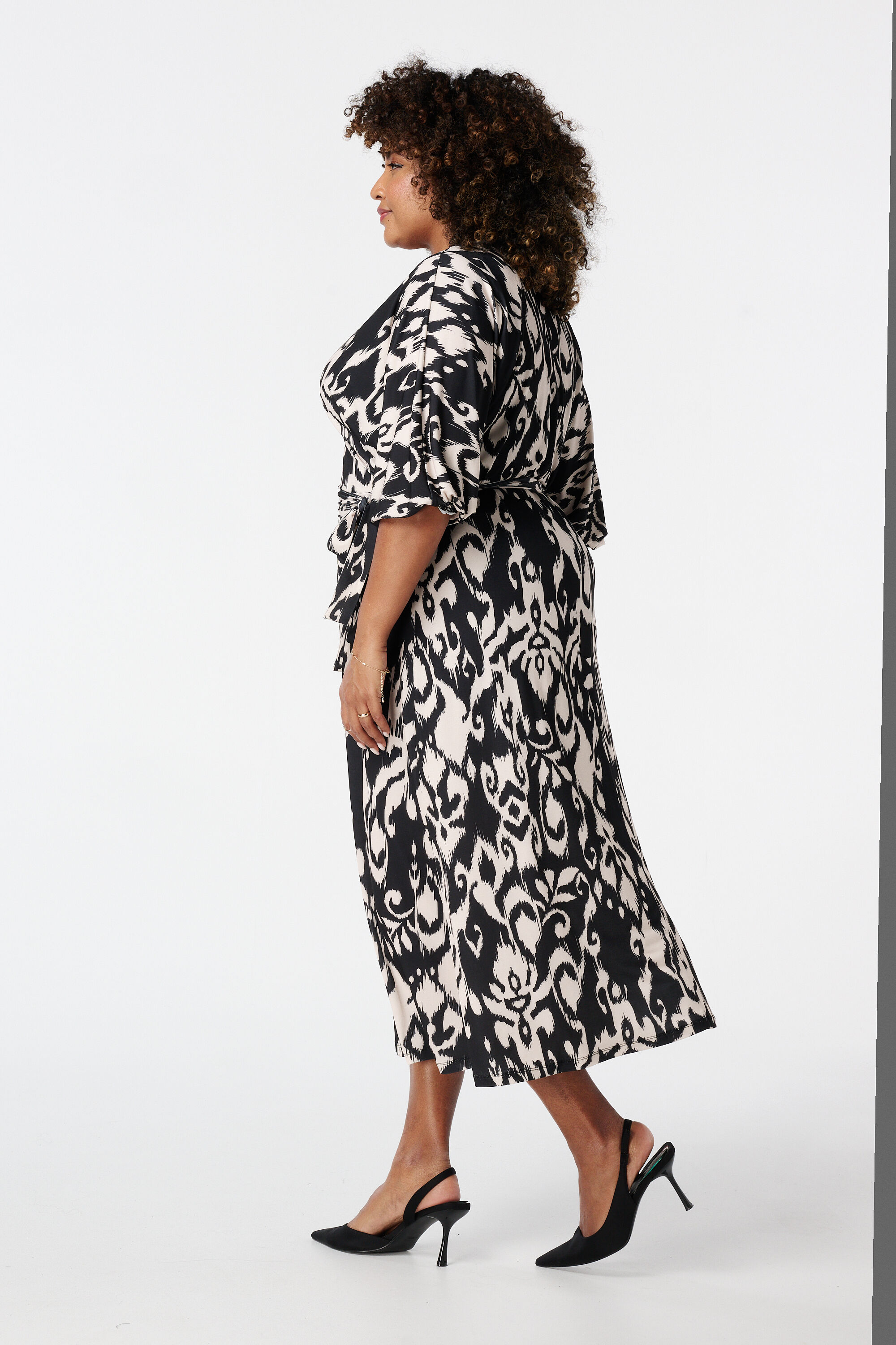 Vestido cruzado con estampado image number 3