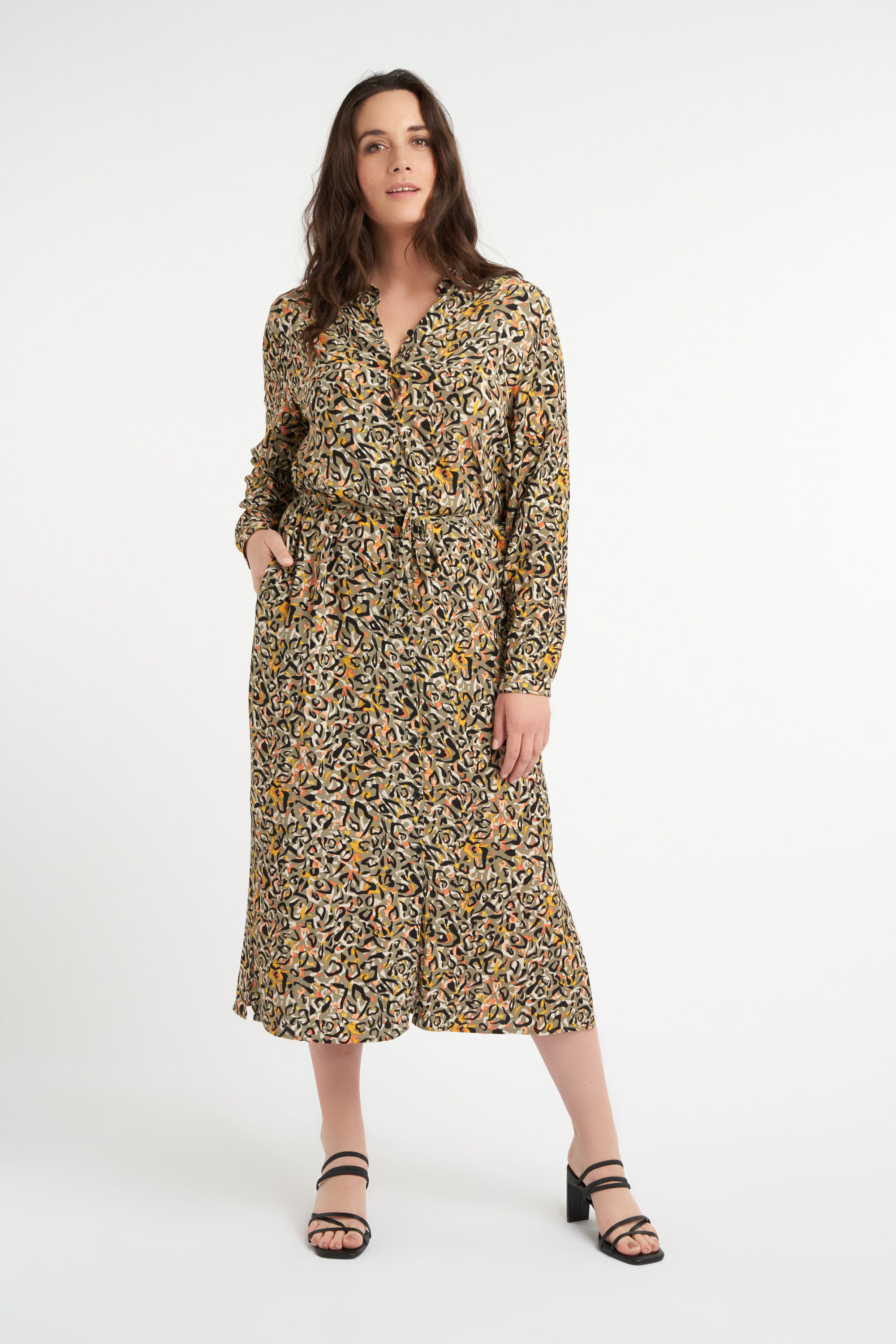 Vestido largo con cinto atado image number 6