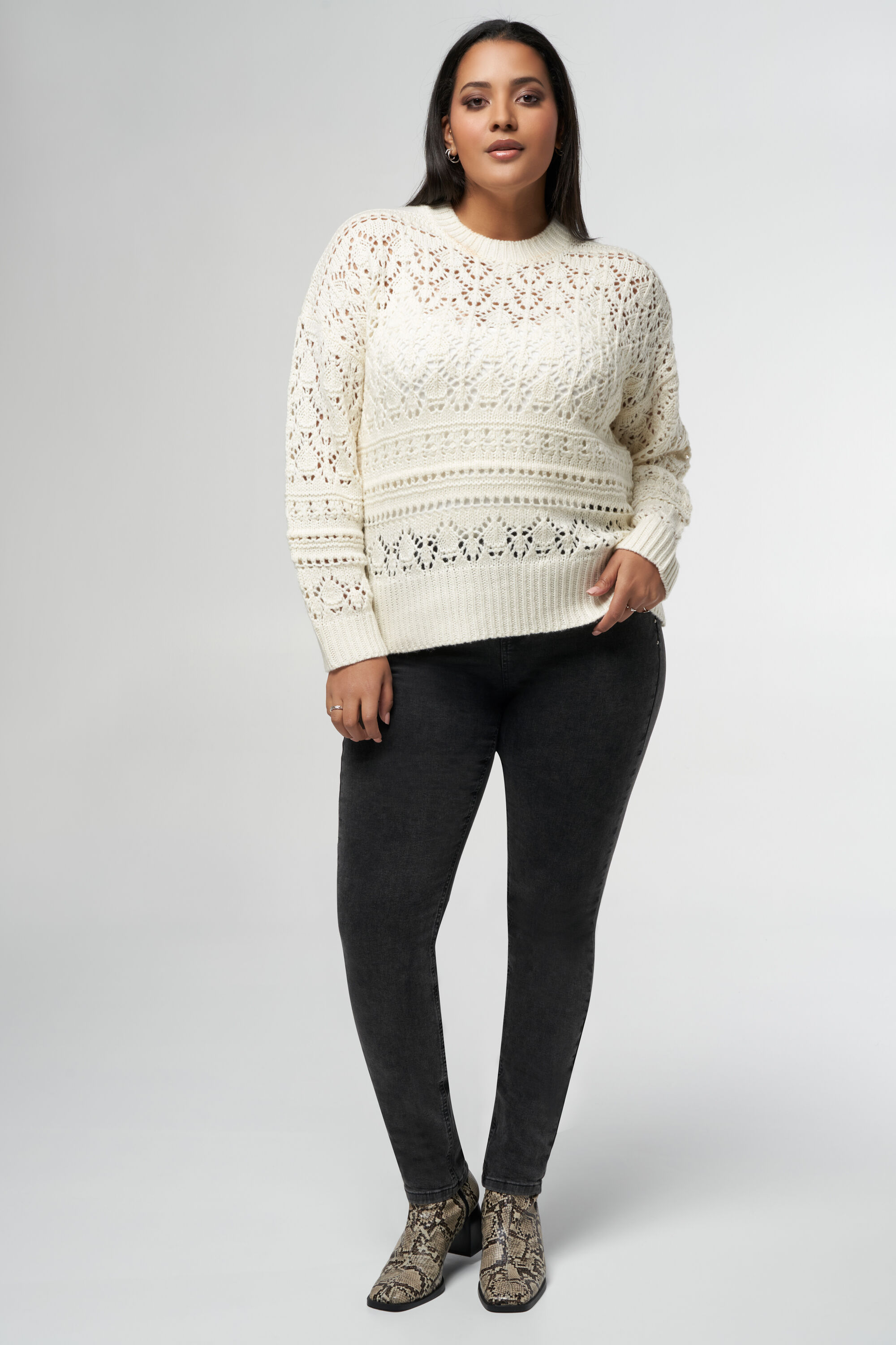 Su&eacute;ter de punto con patr&oacute;n calado  image number 5