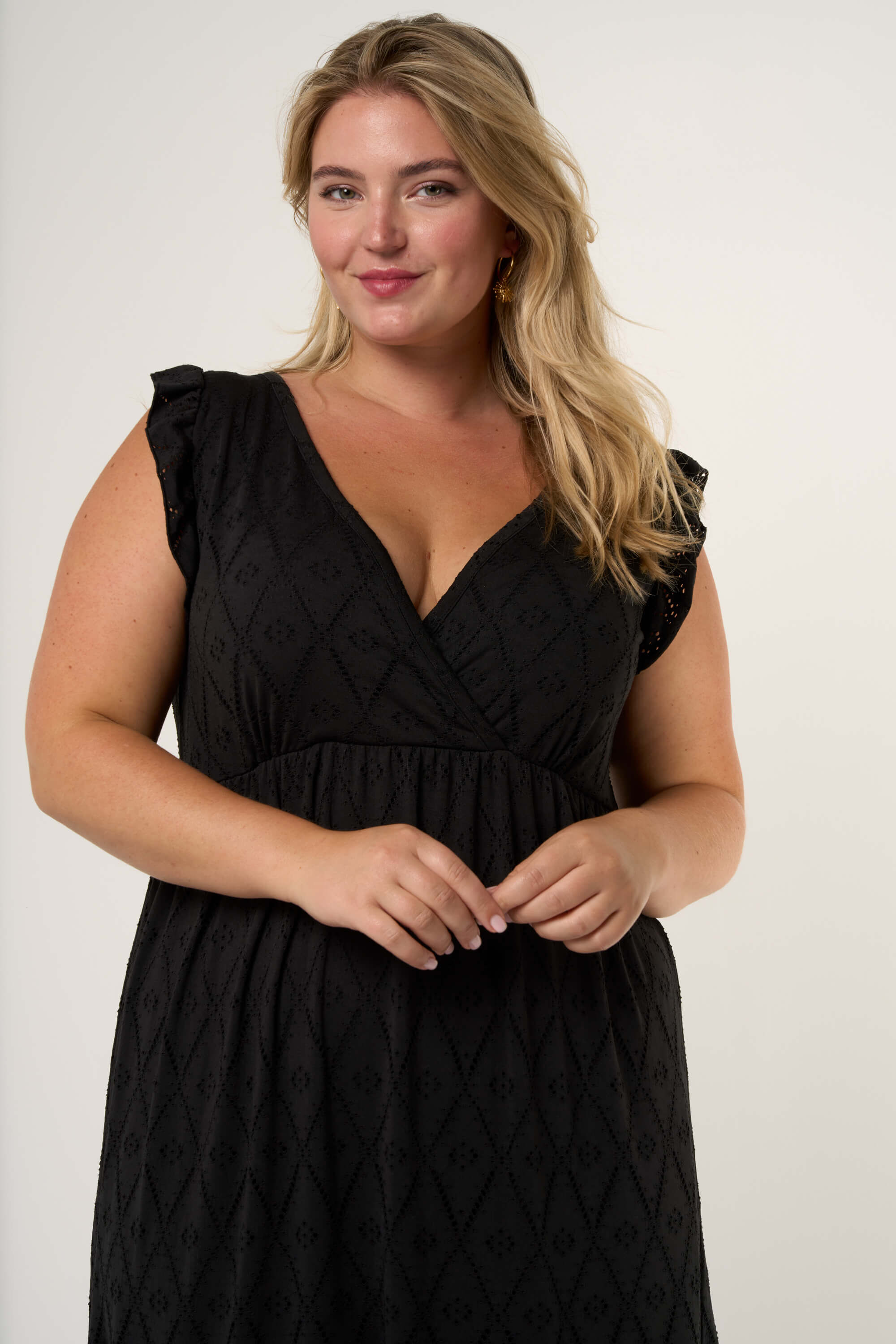 Vestido midi con bordado image number 6