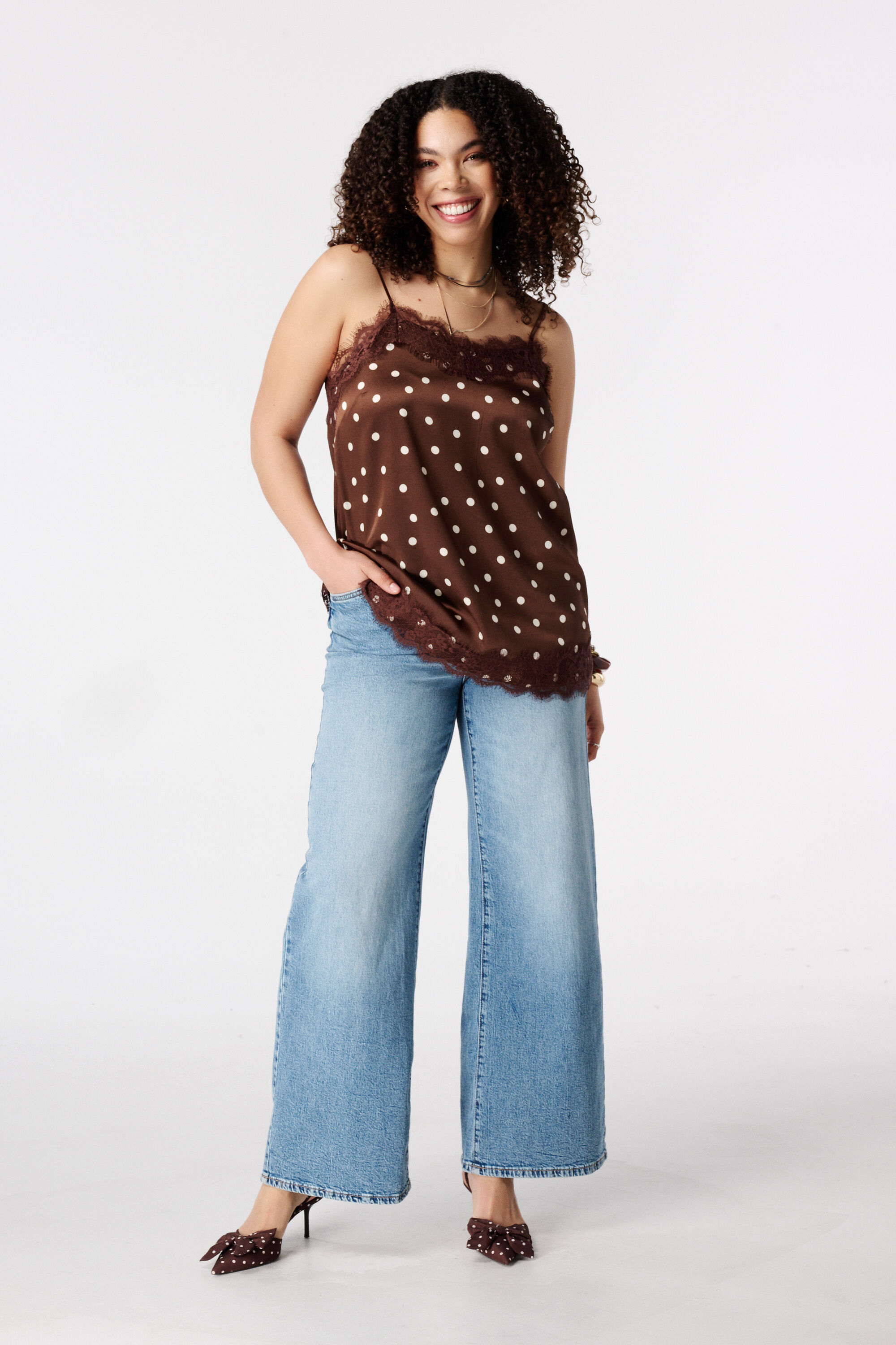 Blusa de lunares con encaje image number 5